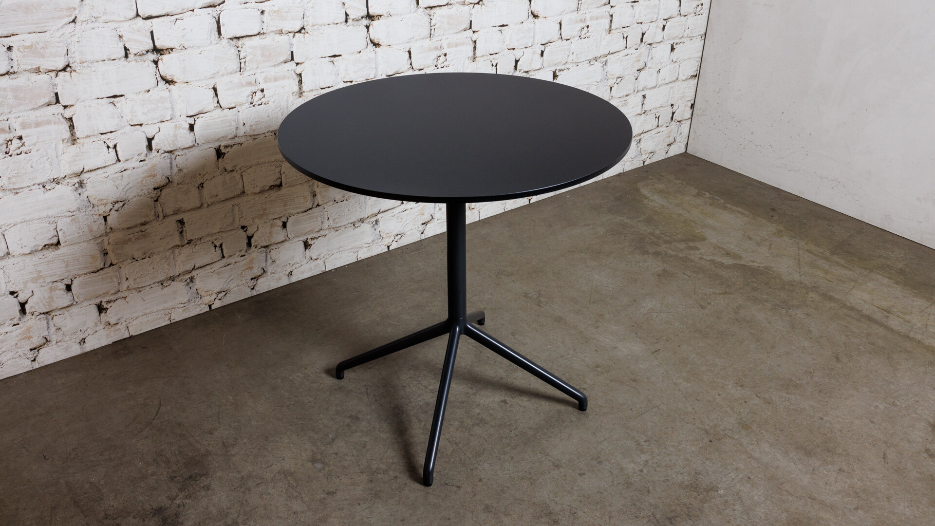 Still Cafe Round Table, Black, Exit Store