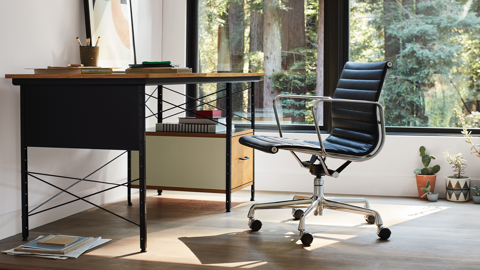 Eames Aluminium Group Management Chair, Lifestyle