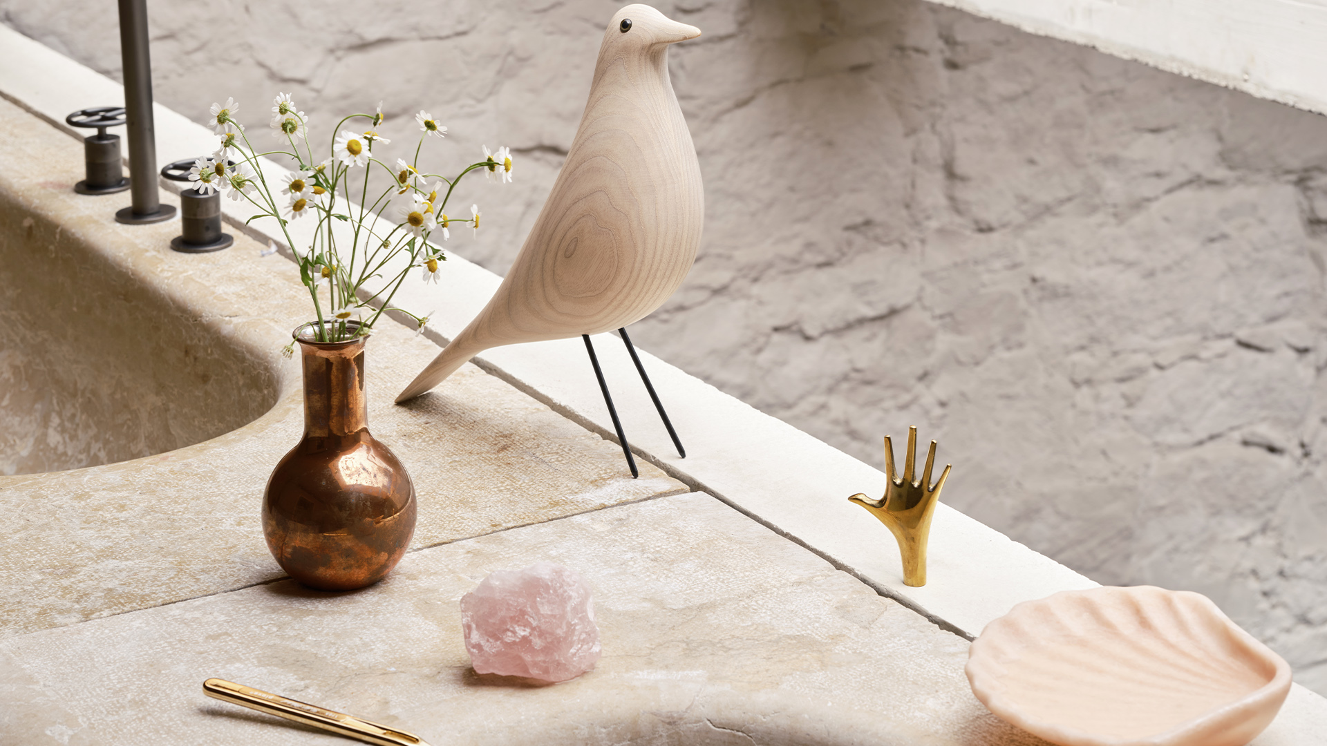 Eames House Bird, Lifestyle