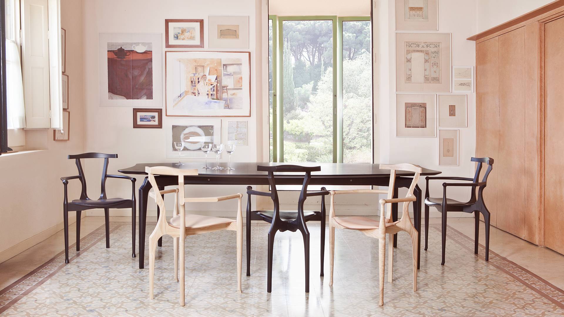 Gaulino Chairs & Table, Lifestyle