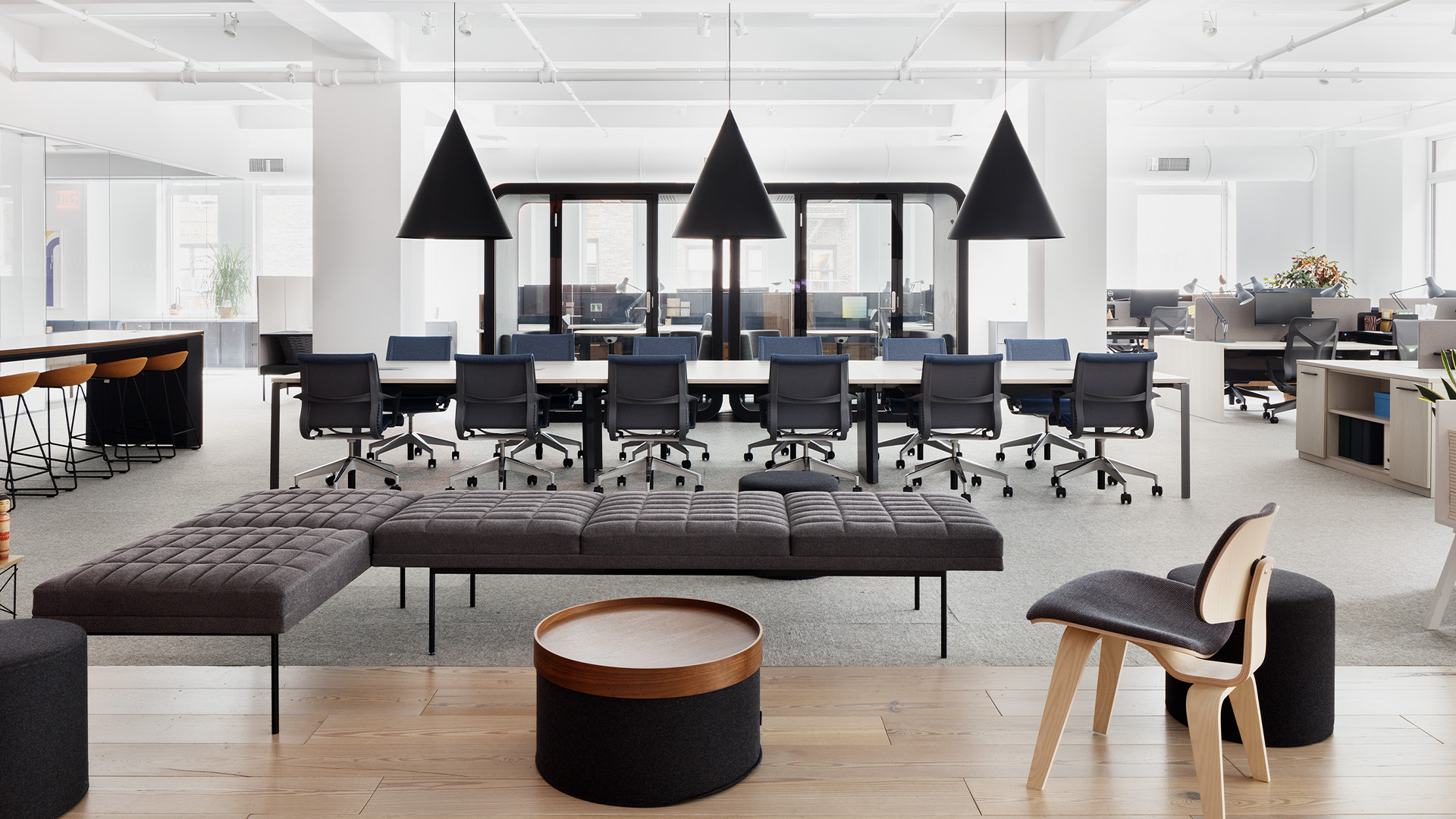 Tuxedo Component Lounge Bench, Lifestyle