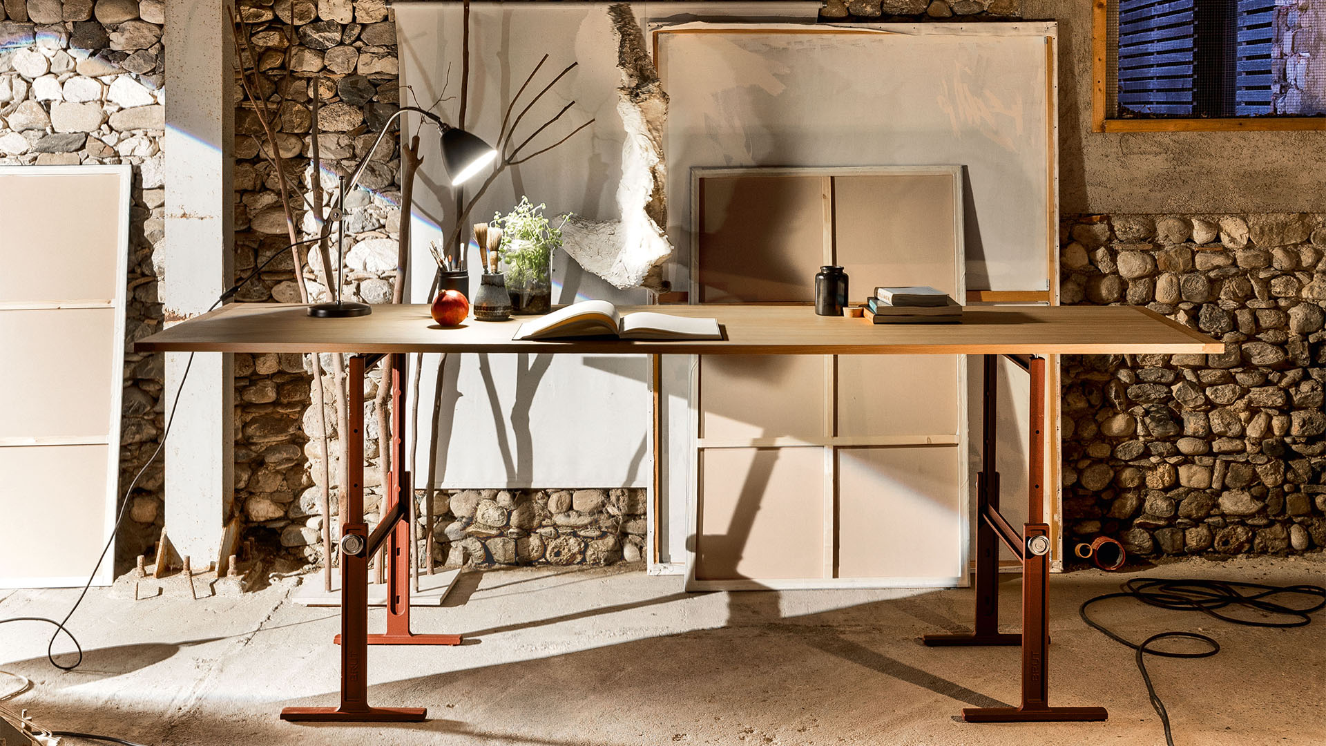 Brut Height-Adjustable Table, Lifestyle