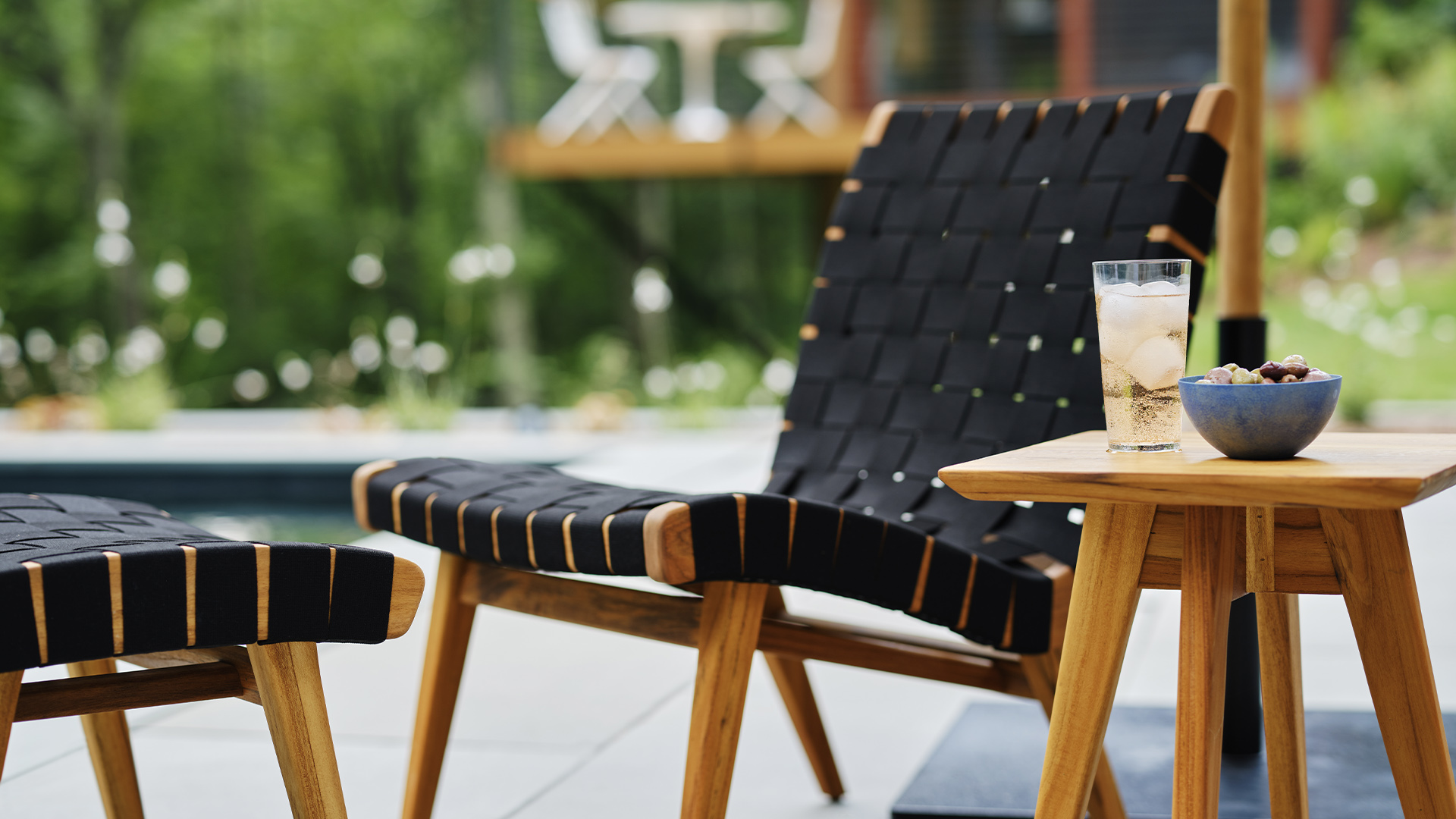 Risom Outdoor Lounge Chair, Lifestyle