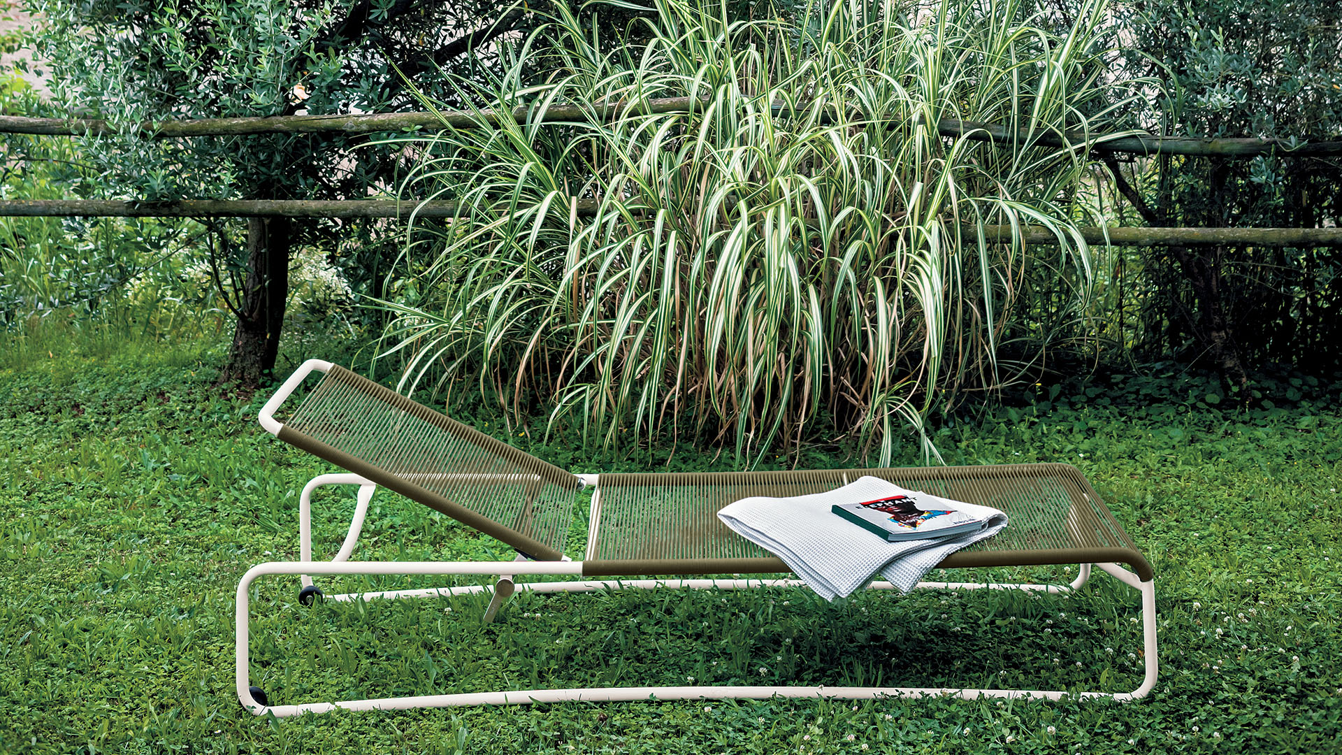 Harp Sunlounger, Lifestyle