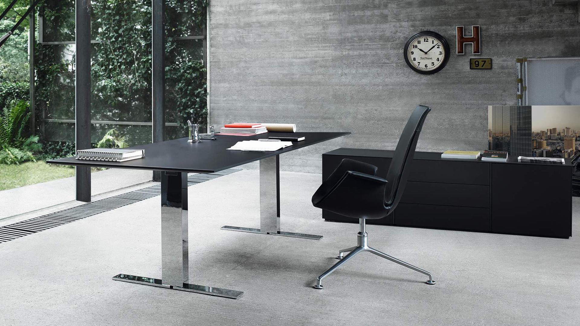 Exec-V Desk, Lifestyle