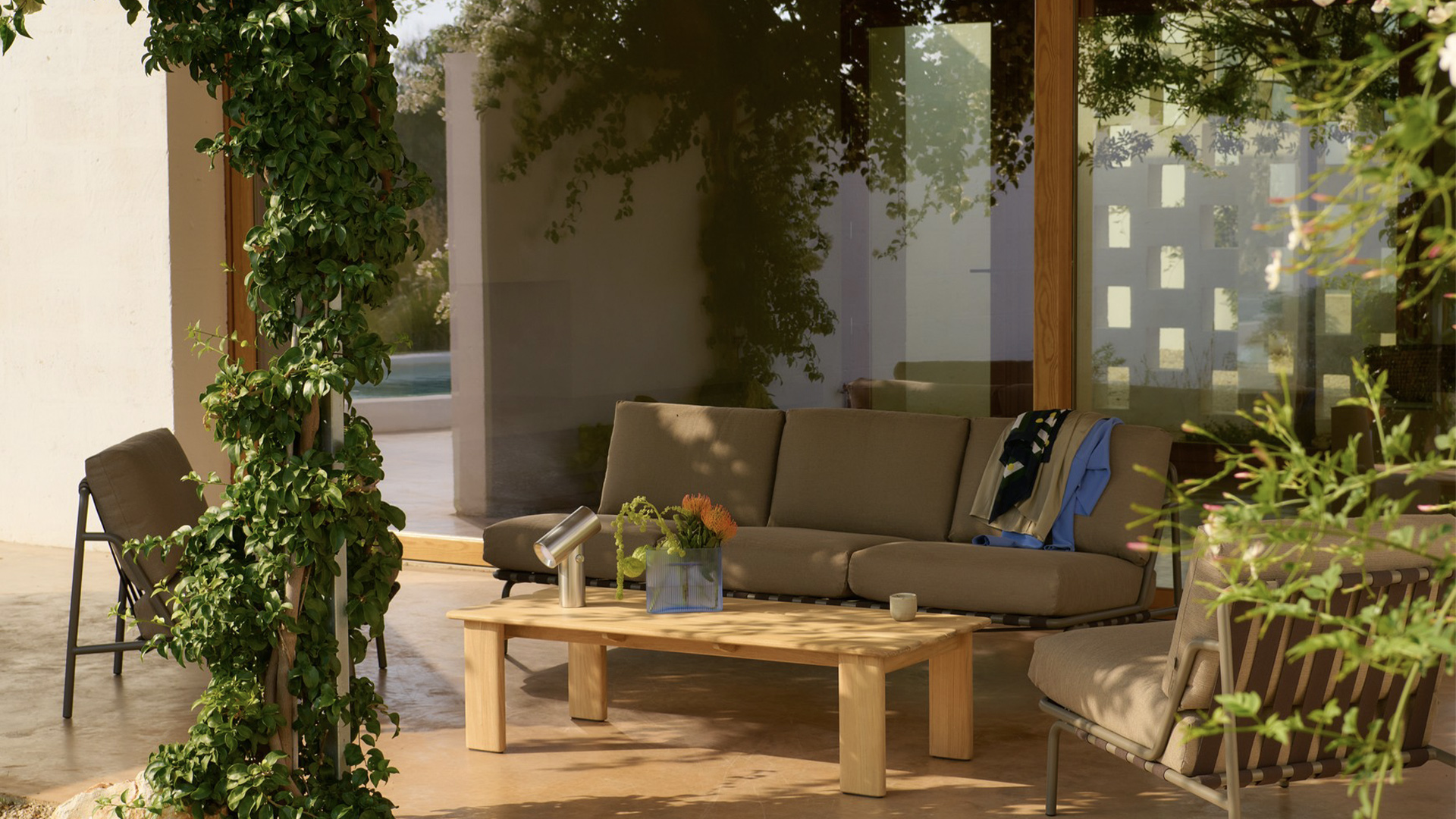 Settle Lounge Chair, 3 Seater, Lifestyle