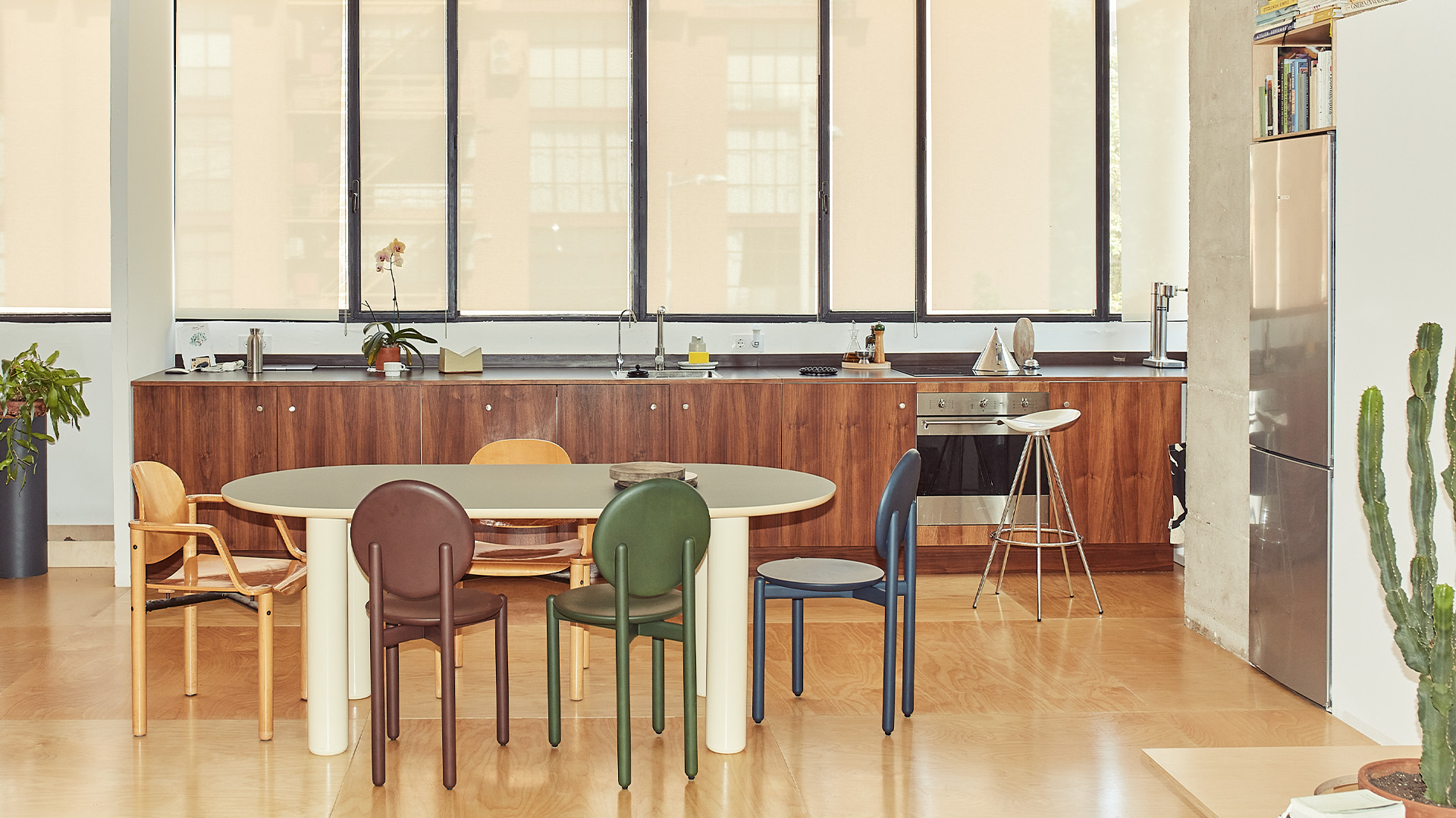 Eclipso Dining Table, Lifestyle