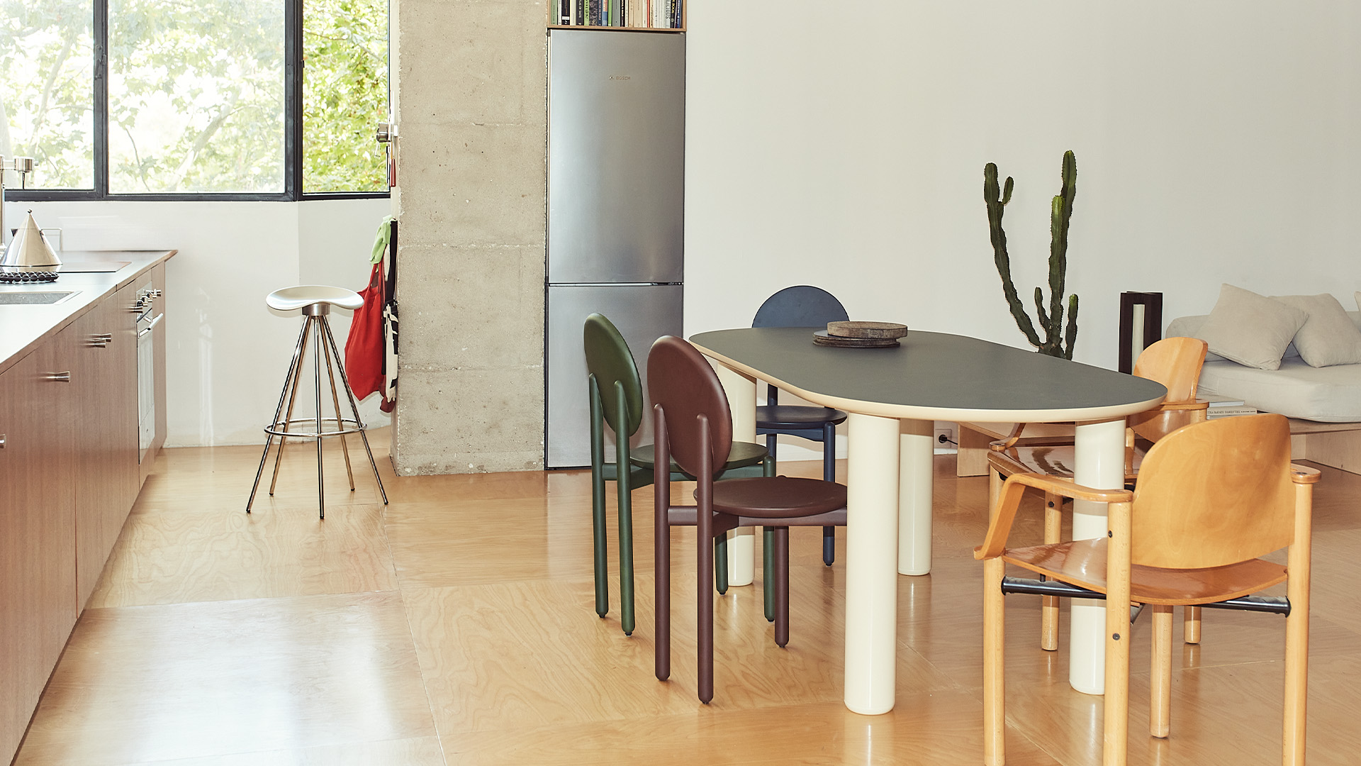 Eclipso Dining Table, Lifestyle