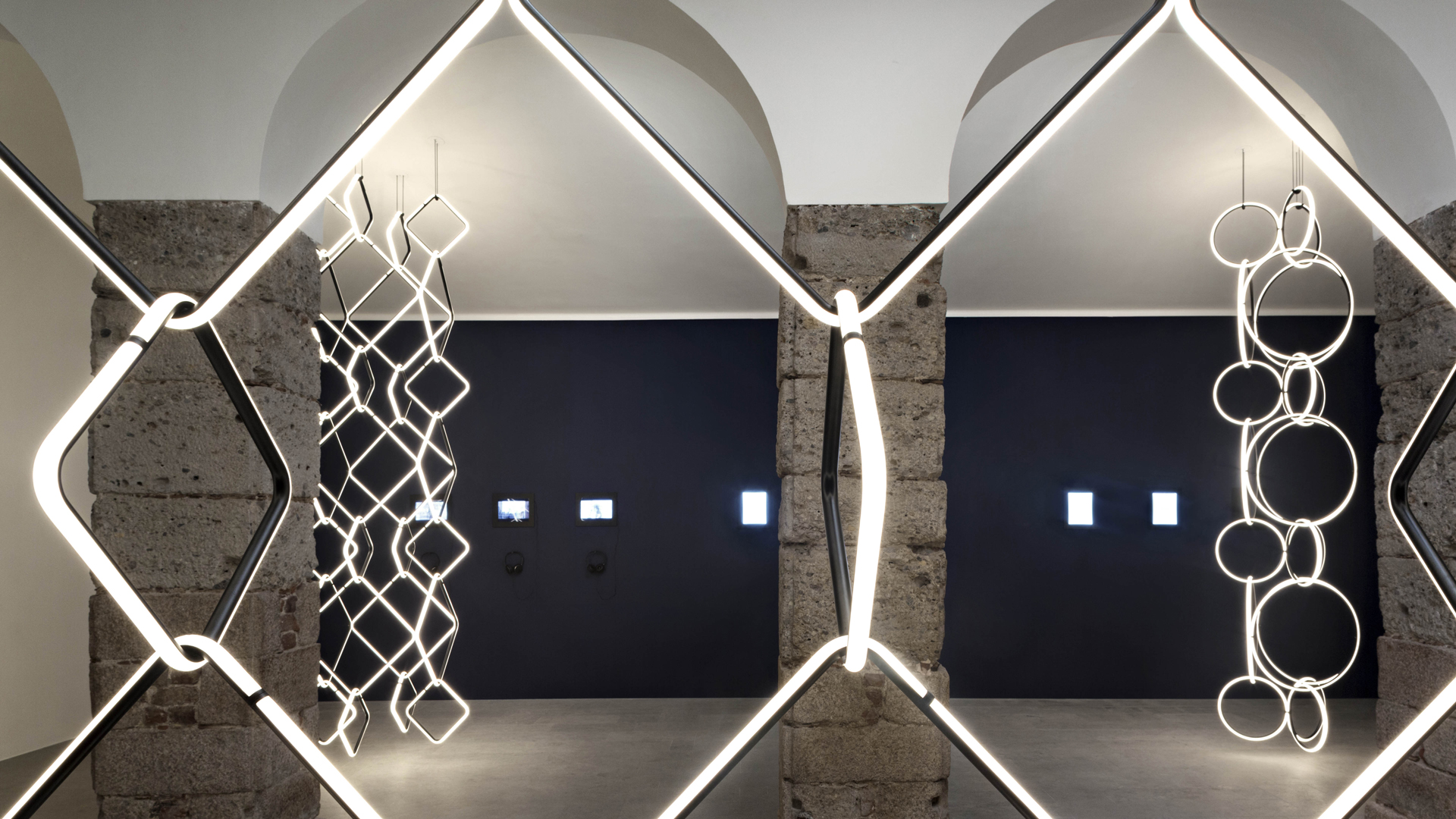 Arrangements Square, Lifestyle