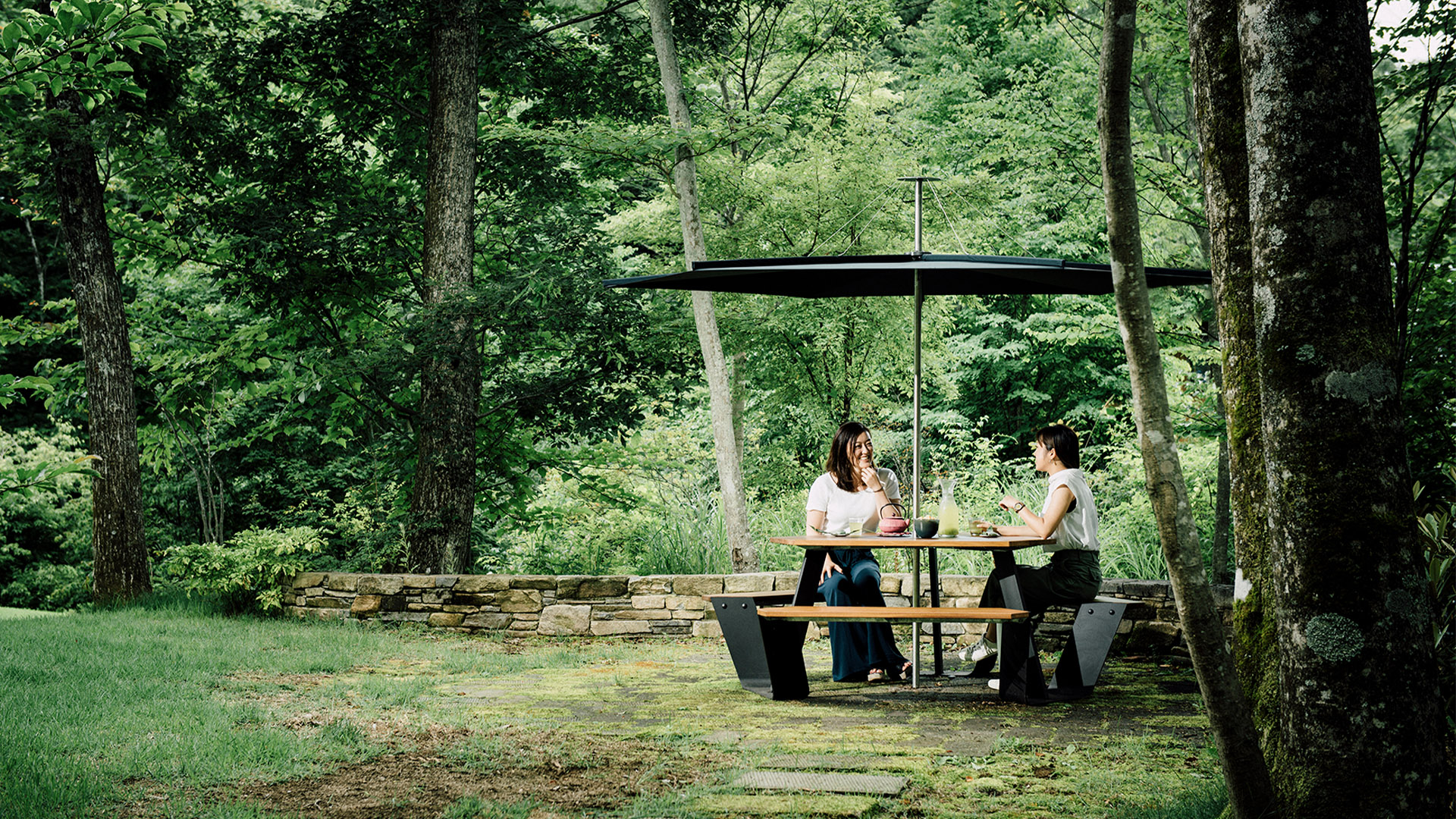 Inumbra Outdoor Umbrella, Medium, Lifestyle