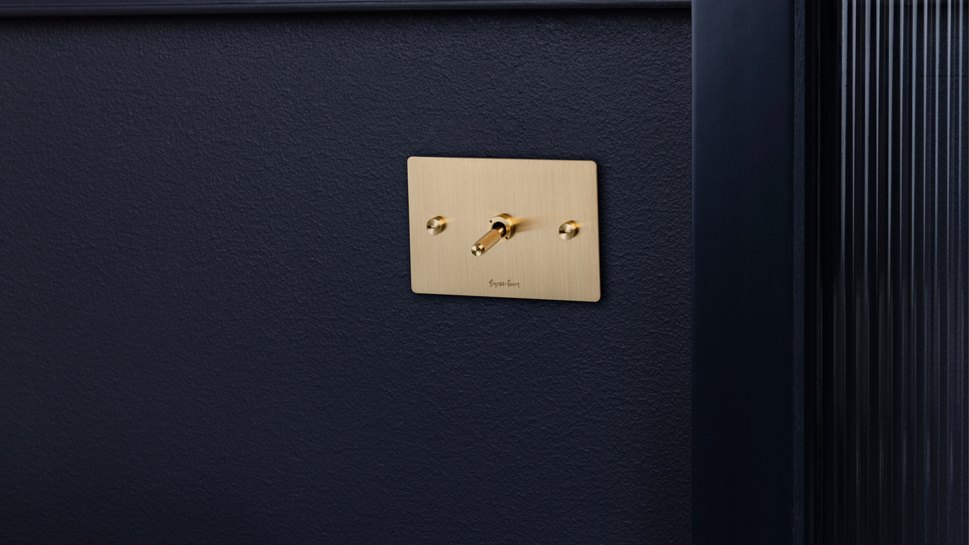 1G Toggle Switch, Lifestyle