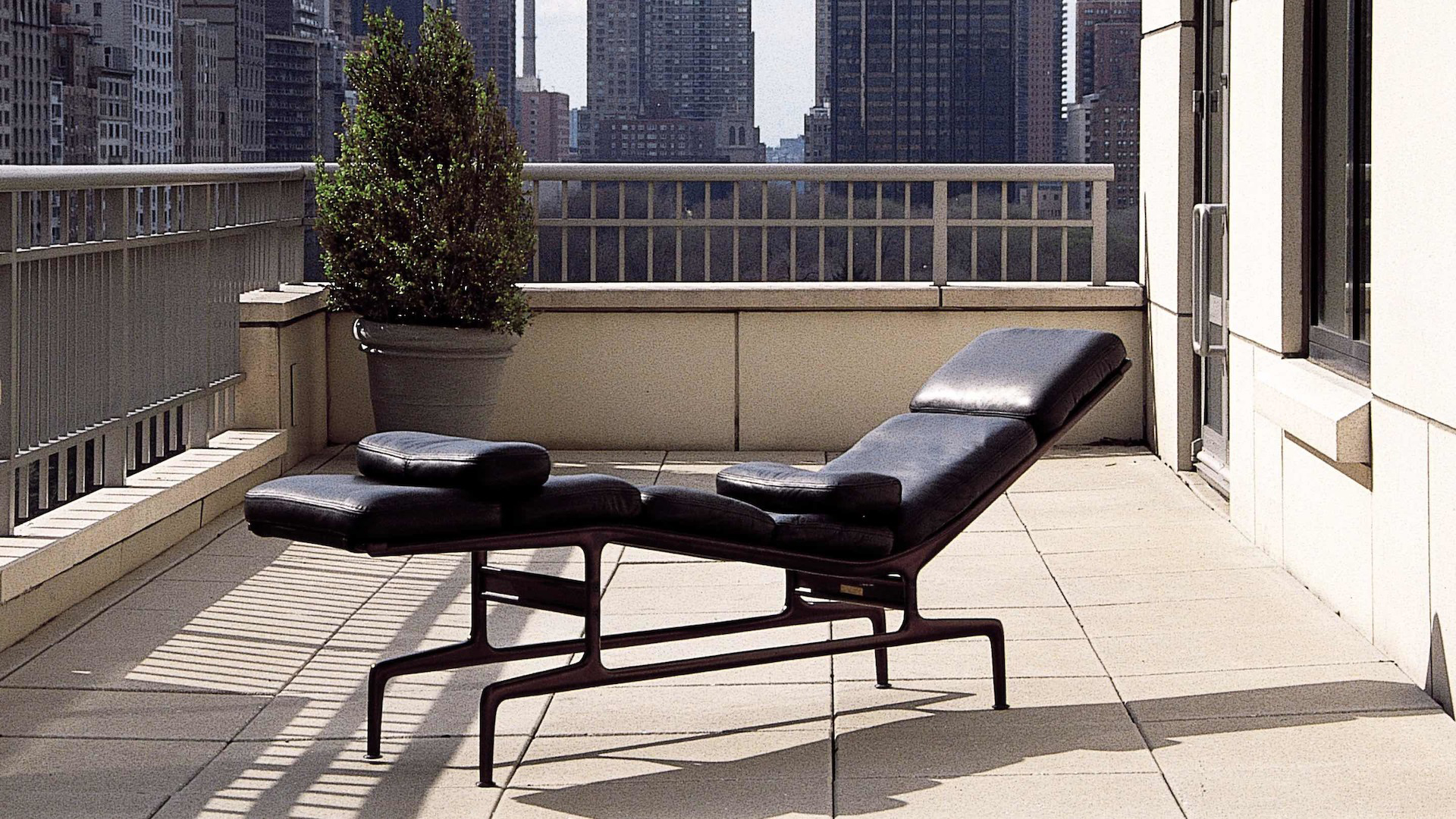 Eames Chaise, Lifestyle