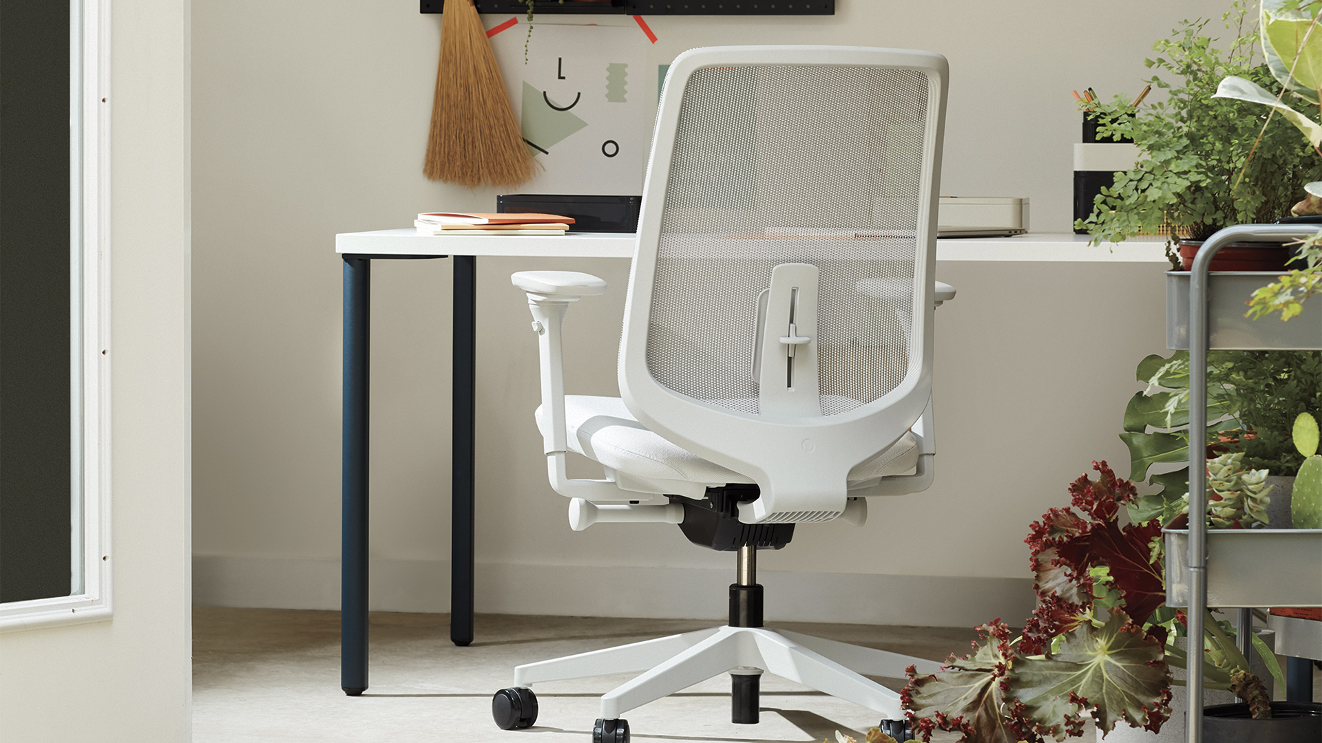 Verus Suspension Back Task Chair, Lifestyle