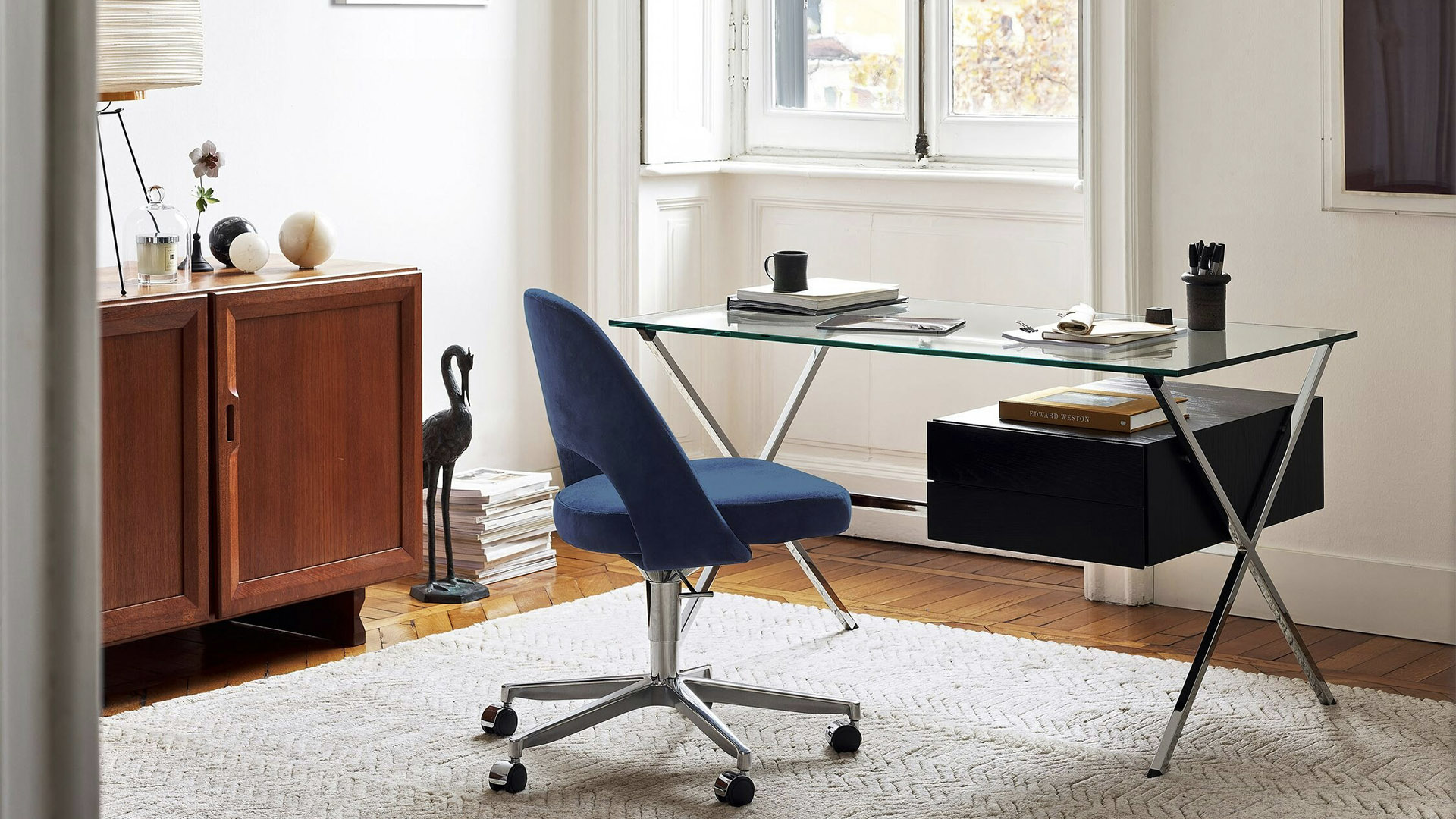 Saarinen Executive Office Side Chair, Lifestyle