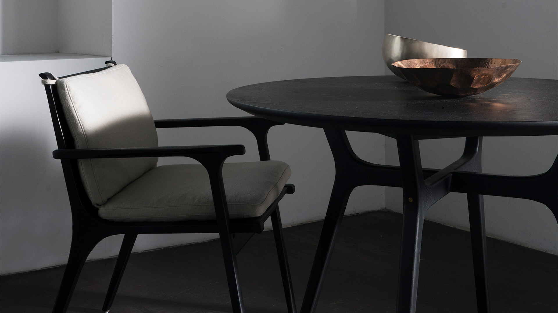 Rén Round Dining Table, Lifestyle
