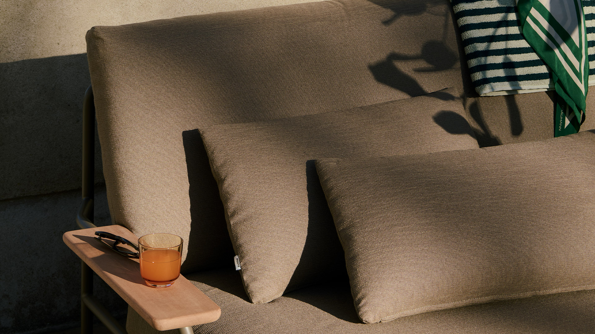 Settle Lounge Bed, Lifestyle