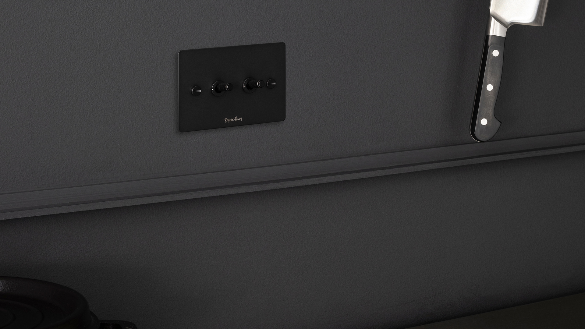 2G Toggle Switch, Lifestyle