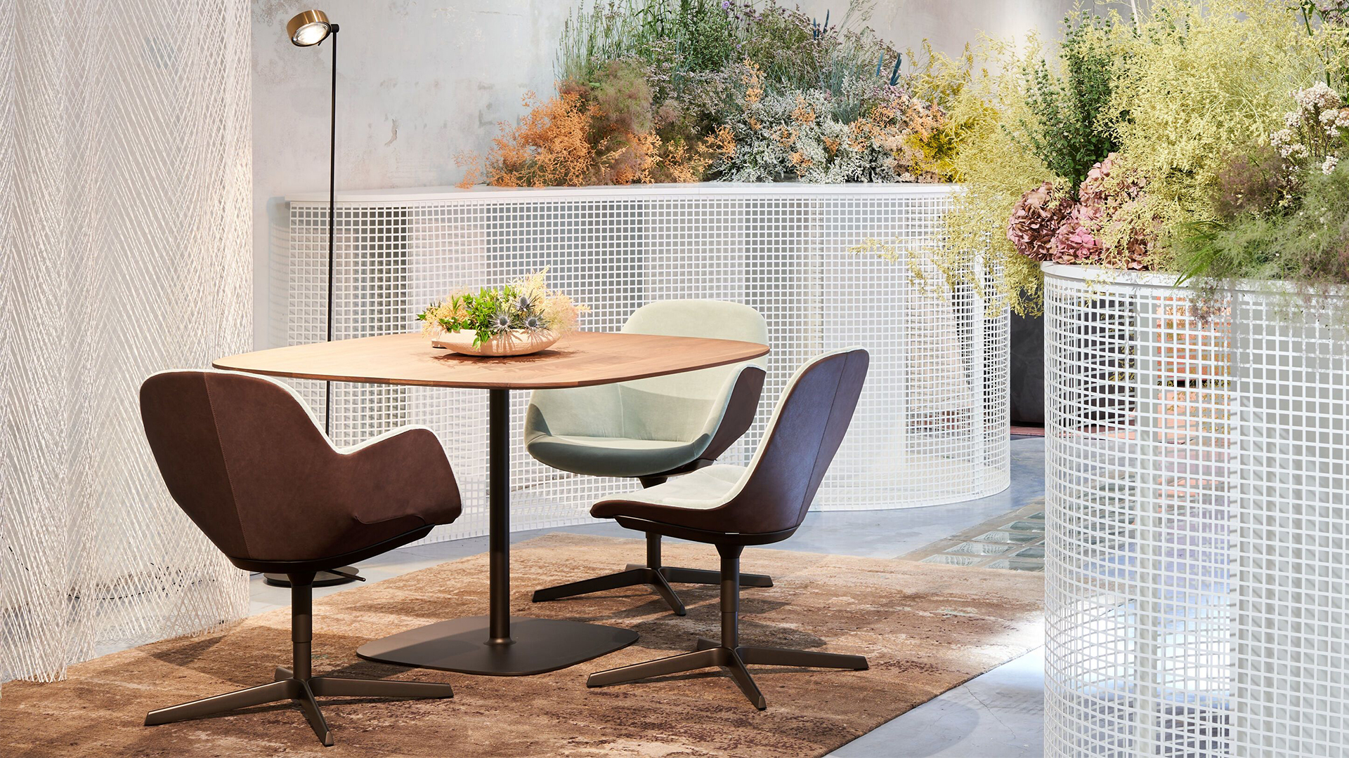 Lox Table, Lifestyle