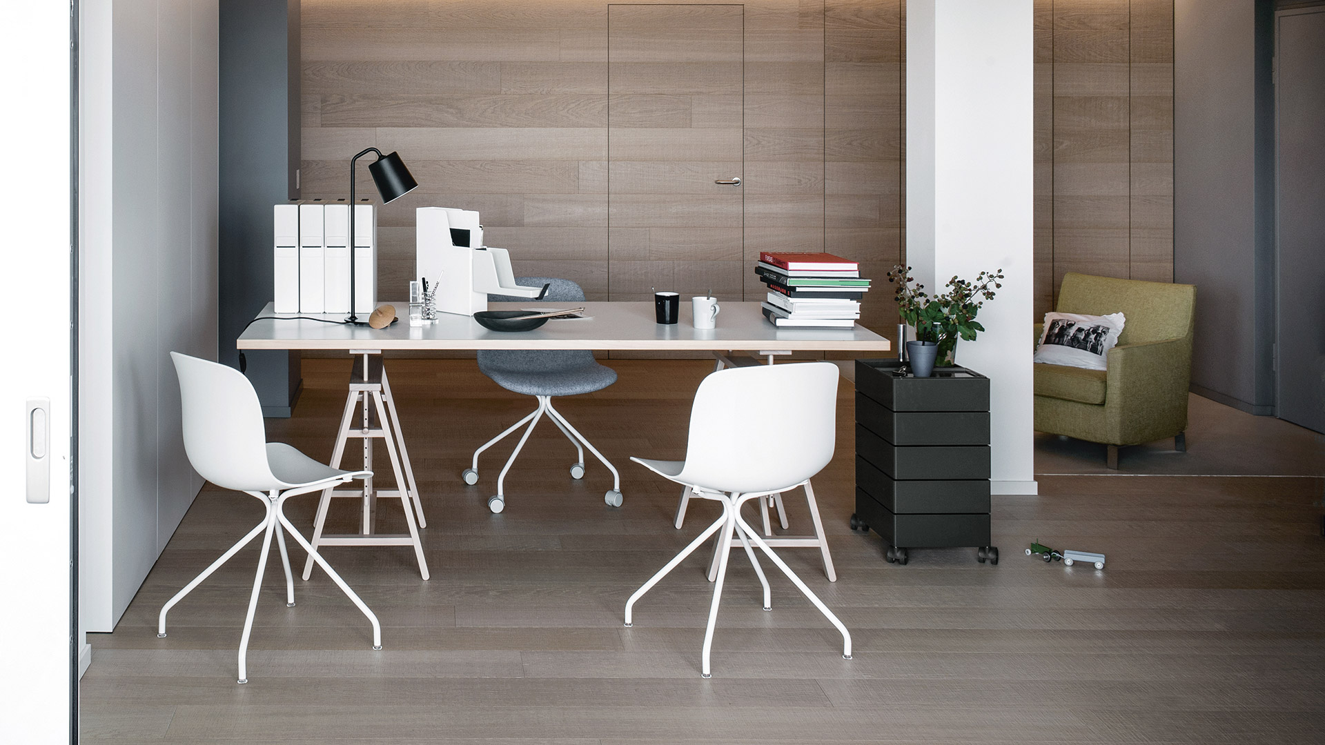 Troy 4 Star Base Chair, Lifestyle