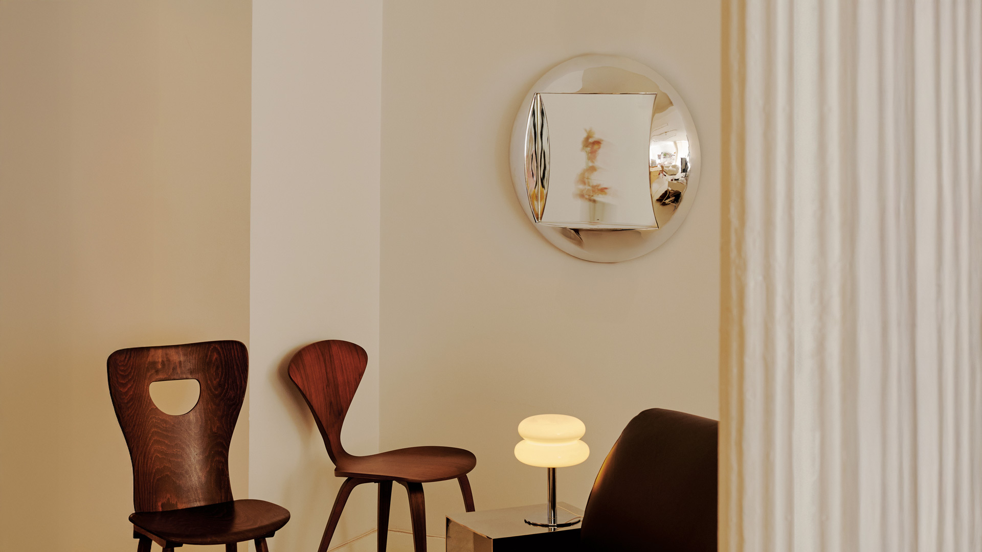 Gotchi Mirror, Lifestyle