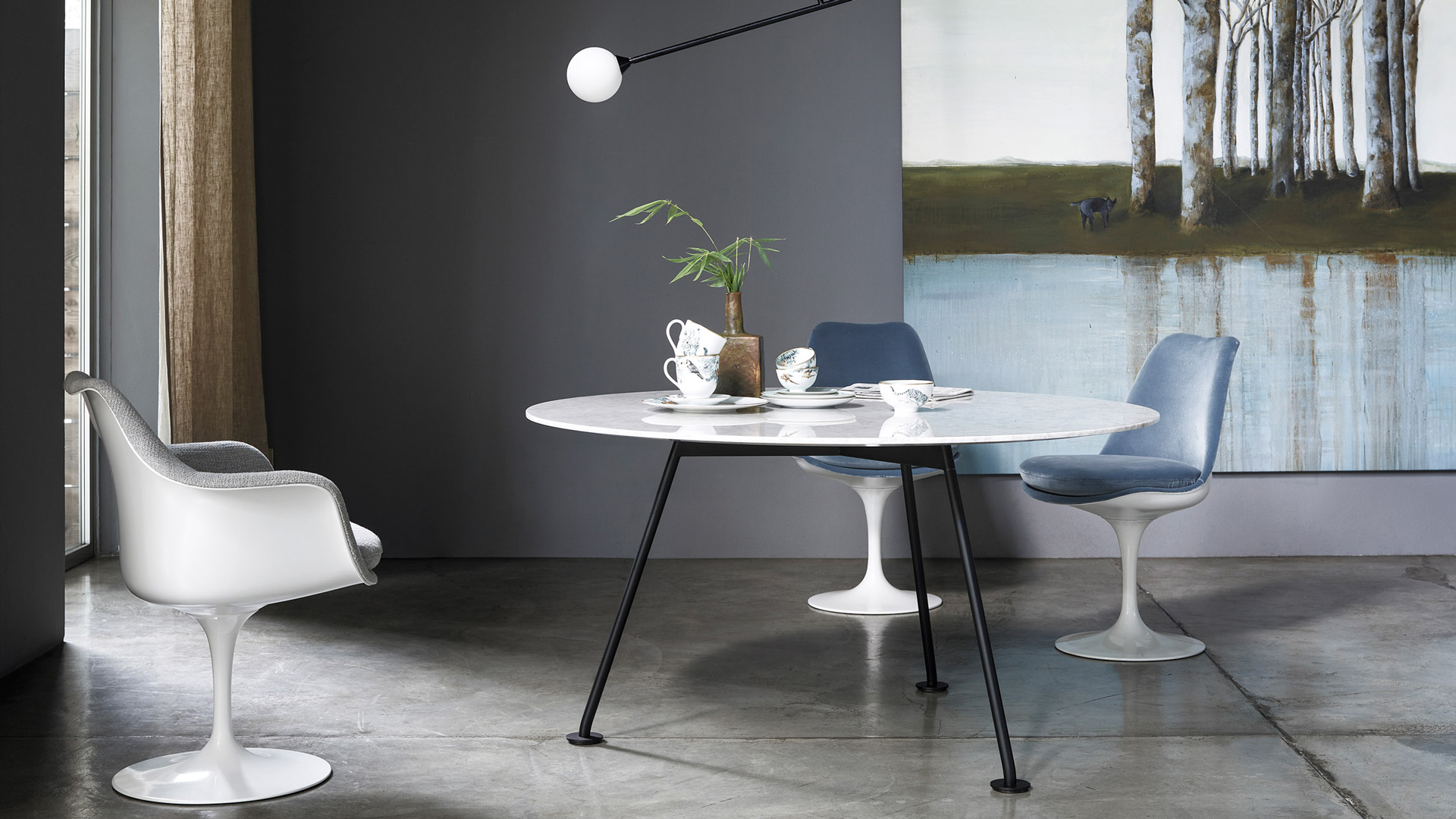 Grasshopper Dining Table, Round, Lifestyle