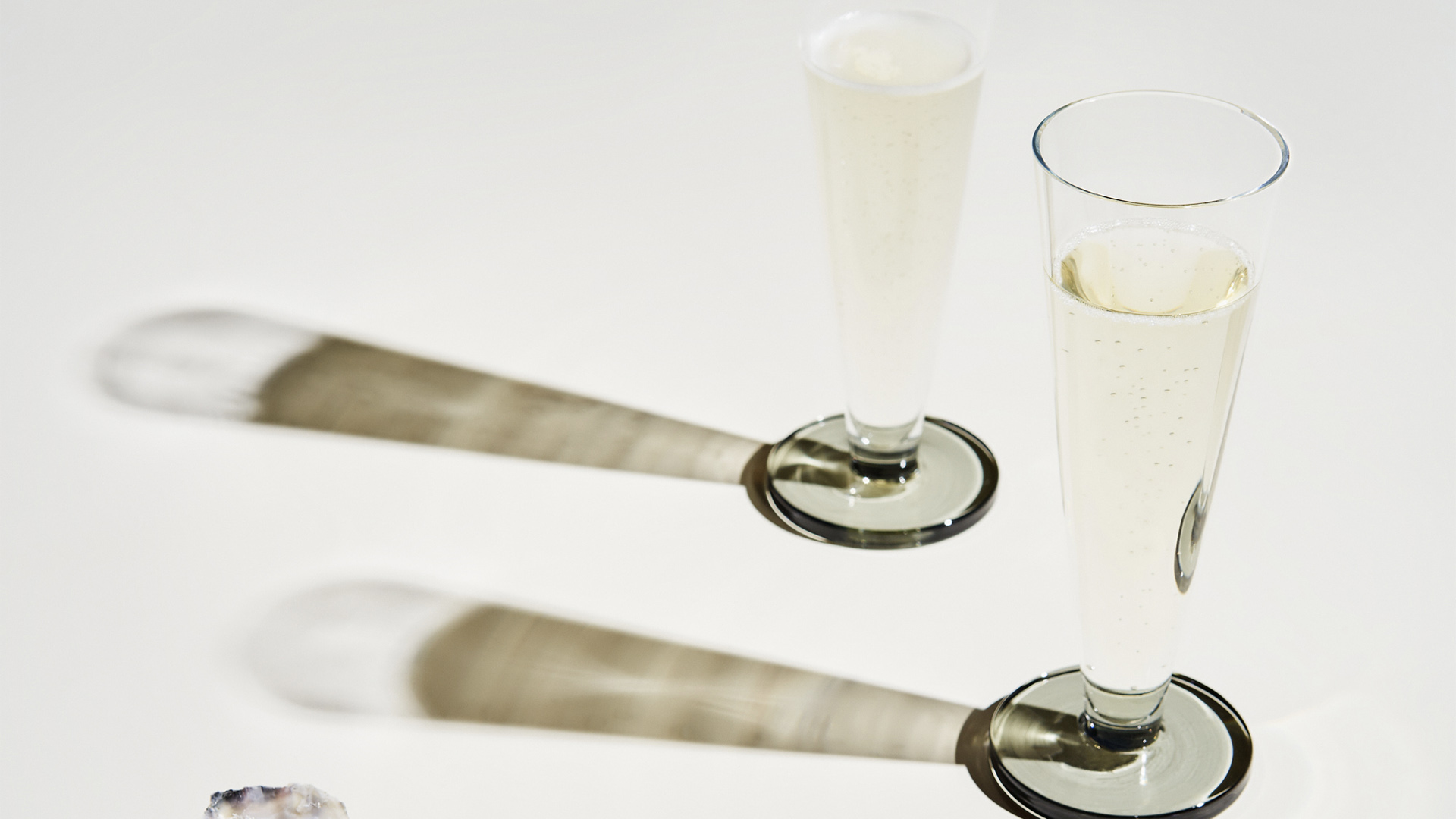 Puck Flute Glass, Lifestyle