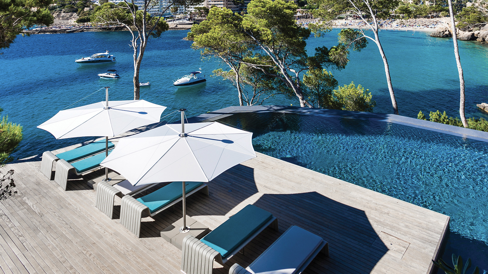 Inumbra Outdoor Umbrella, Large, Lifestyle