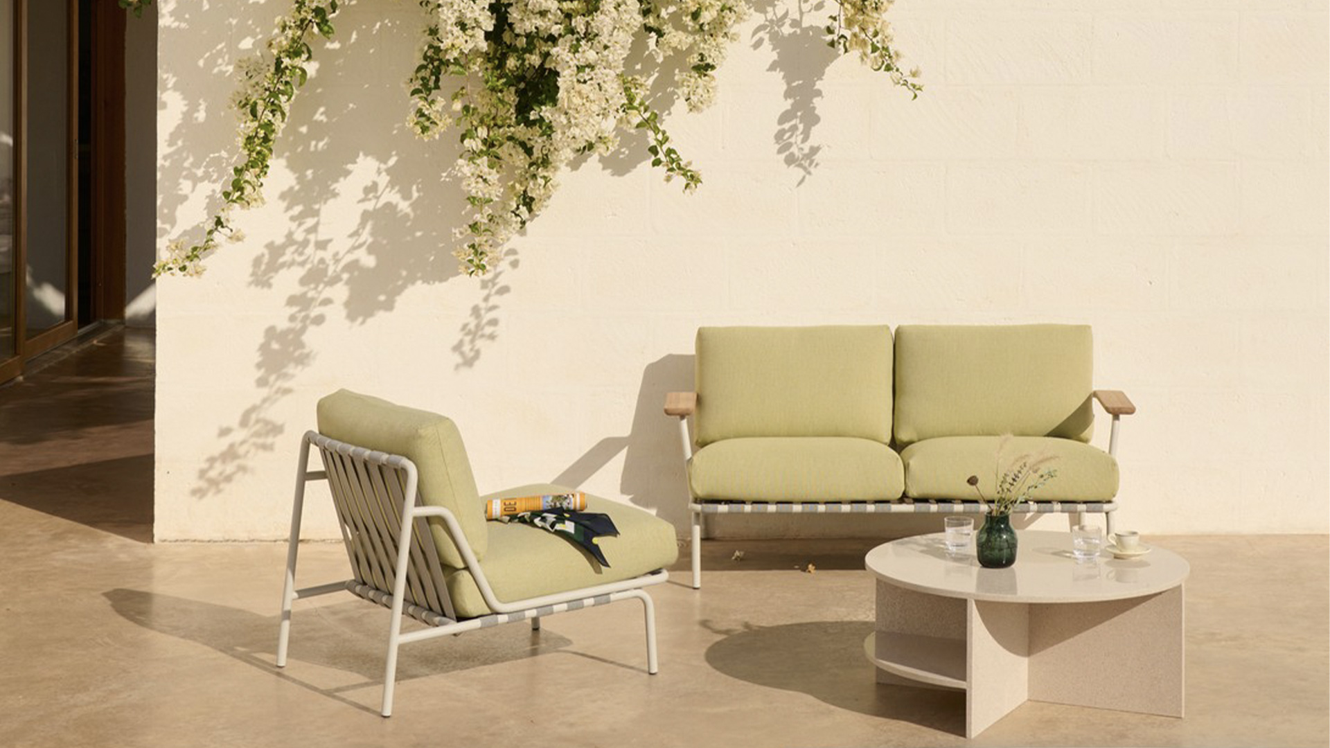 Settle Lounge Chair, 2 Seater, Lifestyle