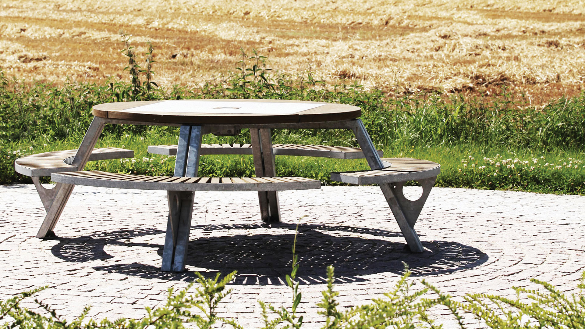 Gargantua Picnic Table, Lifestyle