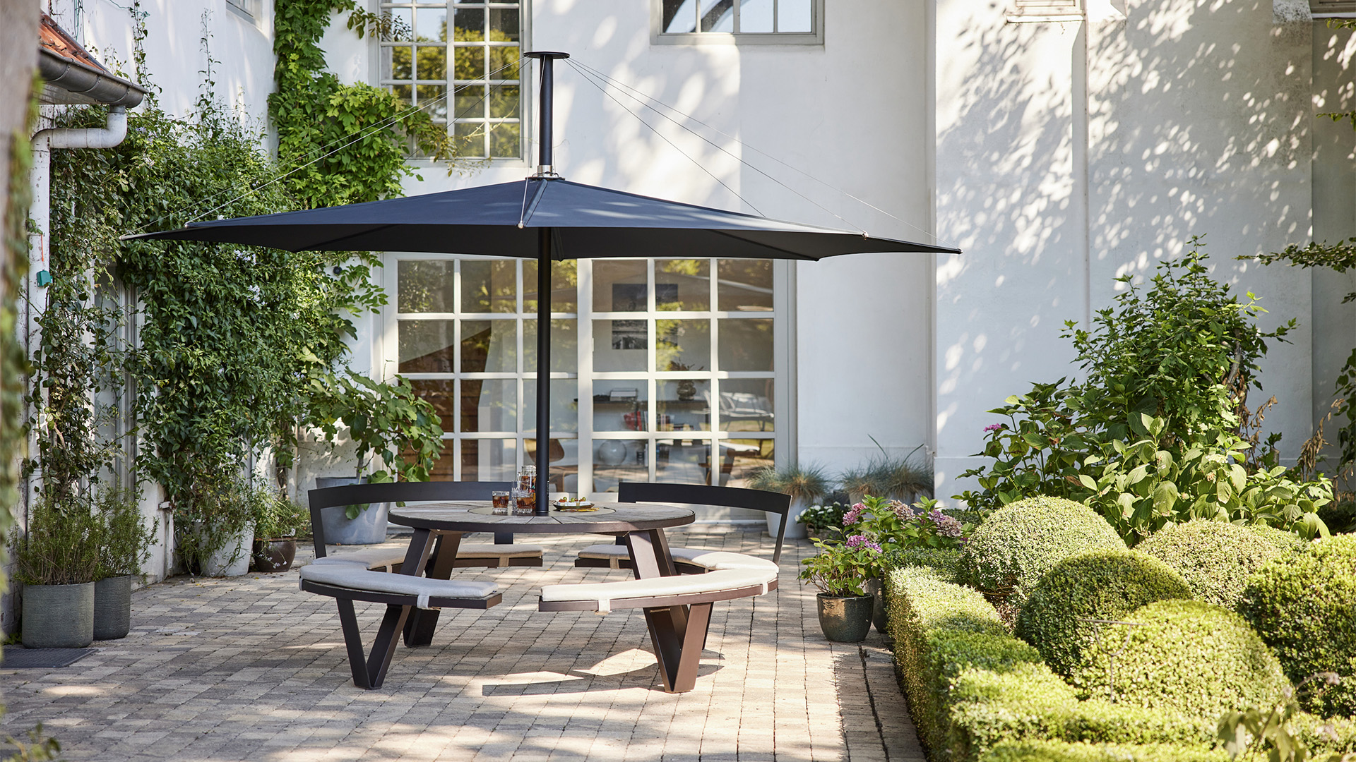 Pantagruel Picnic Table