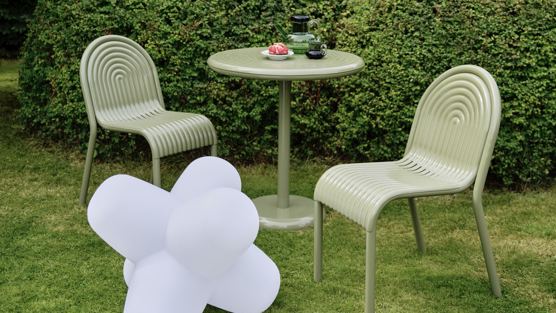 Groove Table, Round, Lifestyle