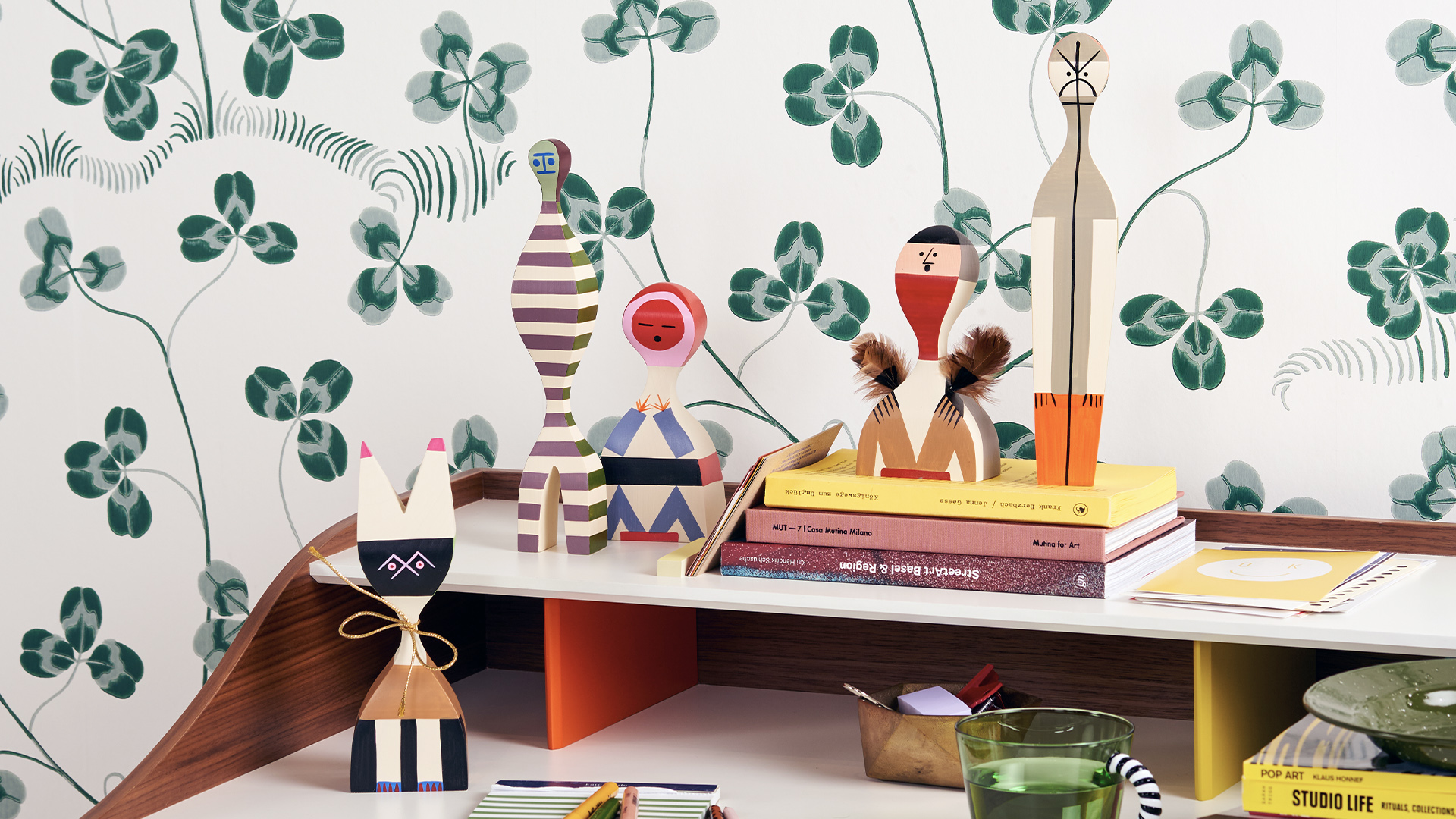 Wooden Dolls, Lifestyle