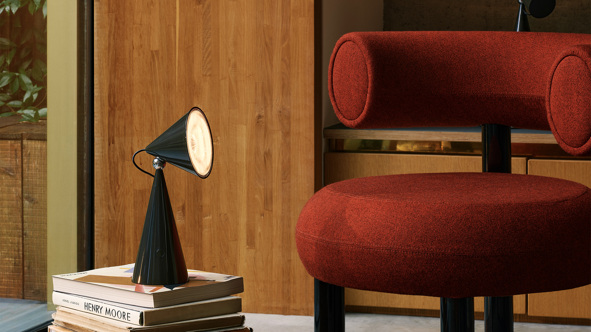 Pose Portable Lamp, Kelp, Lifestyle