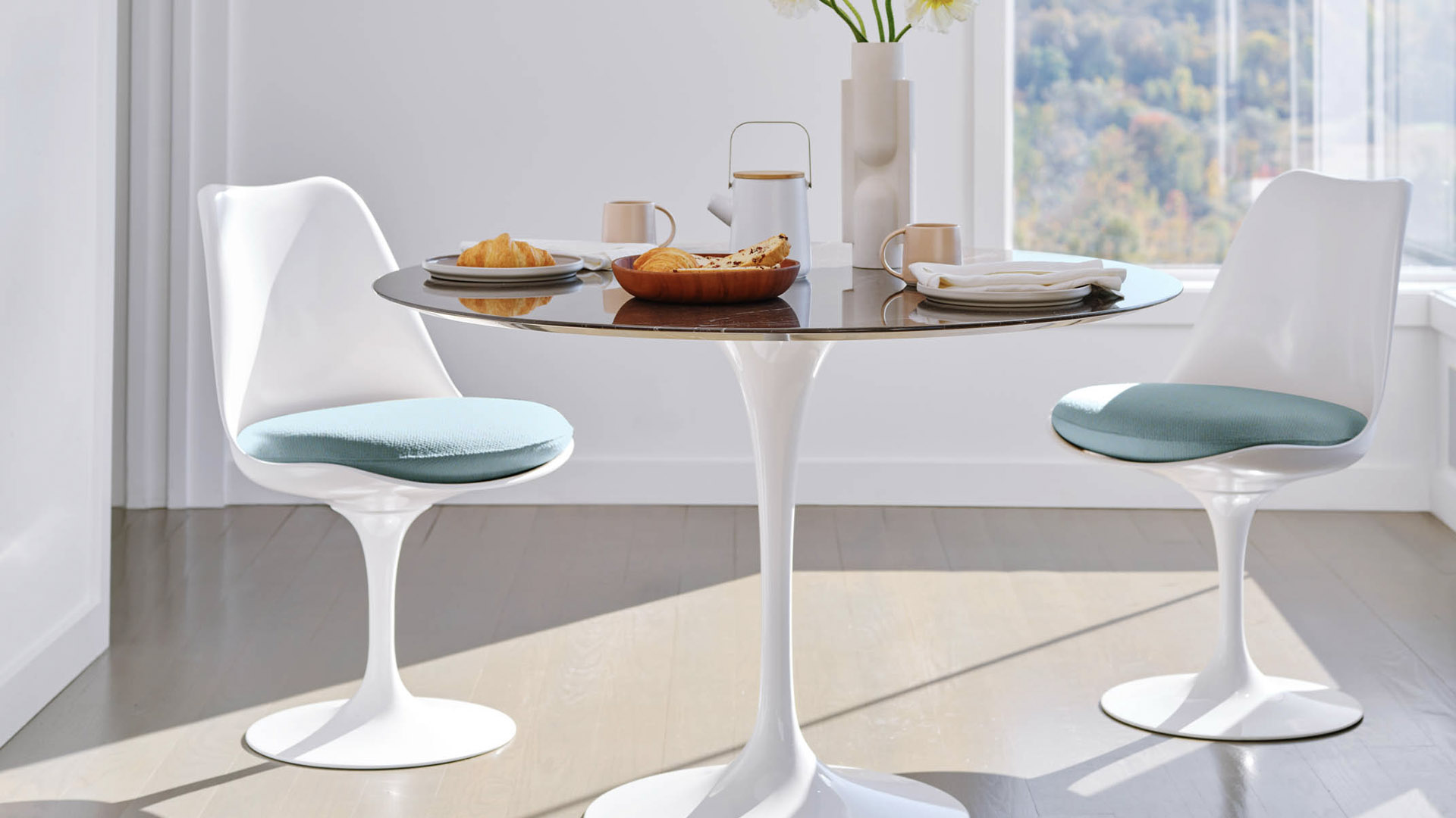 Saarinen Dining Table, Round, Lifestyle