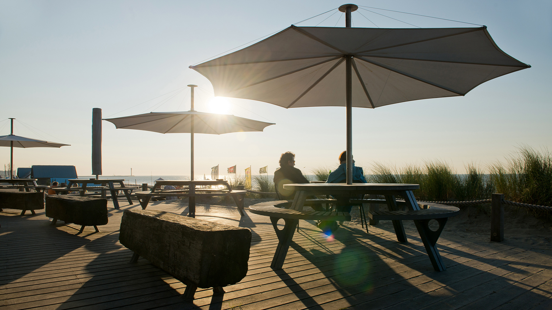 Inumbra Outdoor Umbrella, Large, Lifestyle