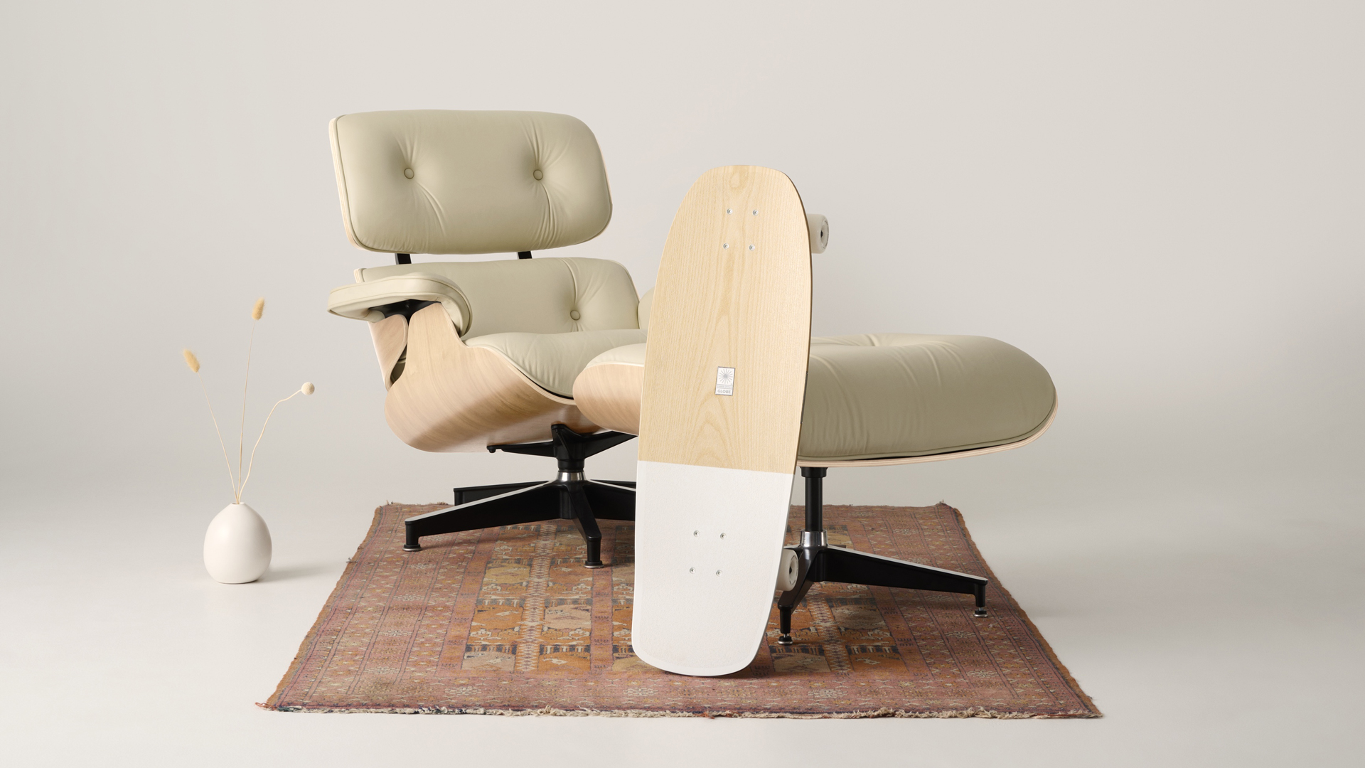 Eames Lounge Cruiser, White Ash, Lifestyle