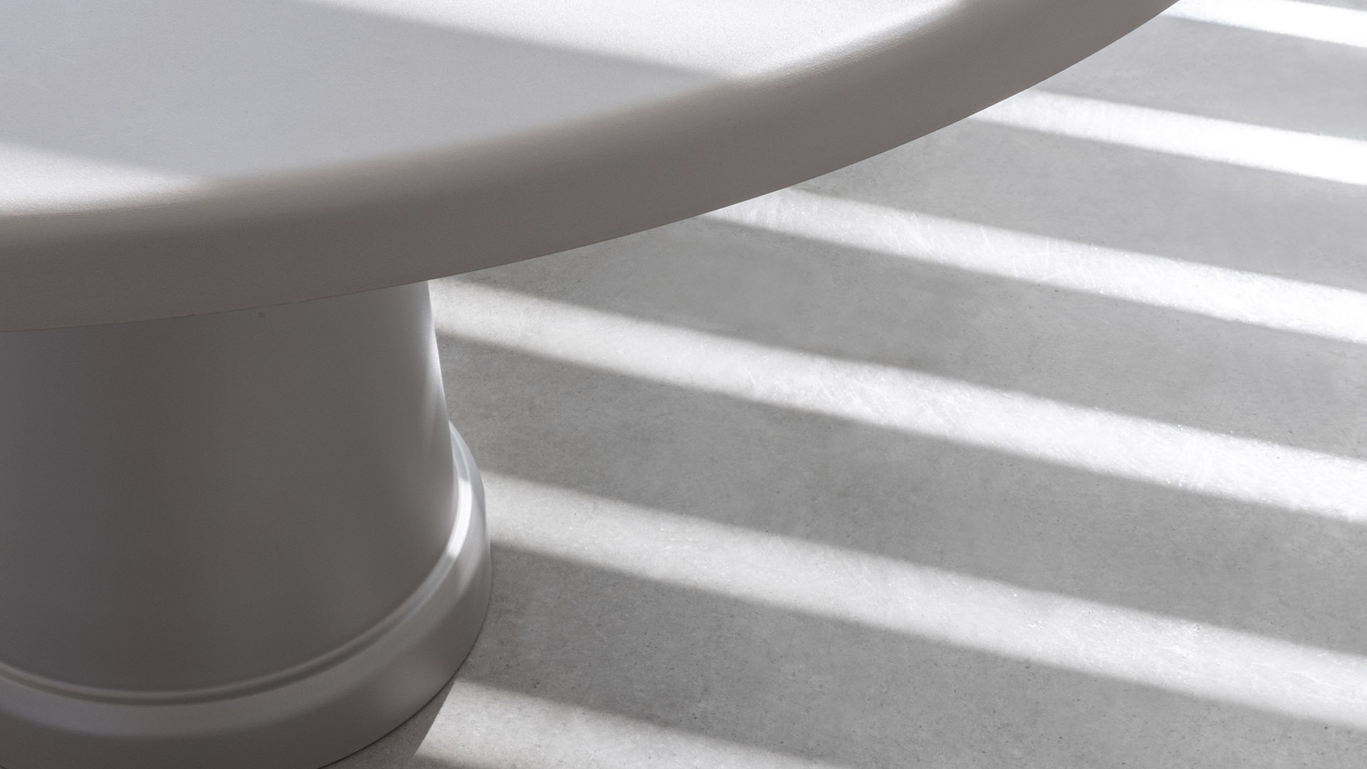 All-Round Table, Lifestyle