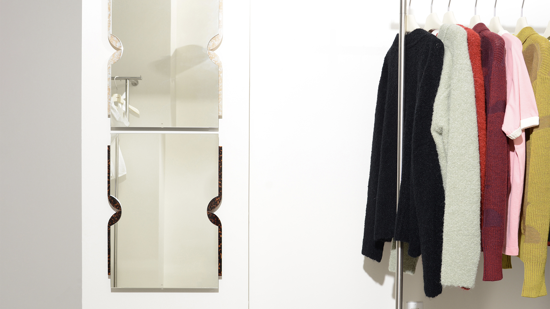 Petal Mirror, Lifestyle