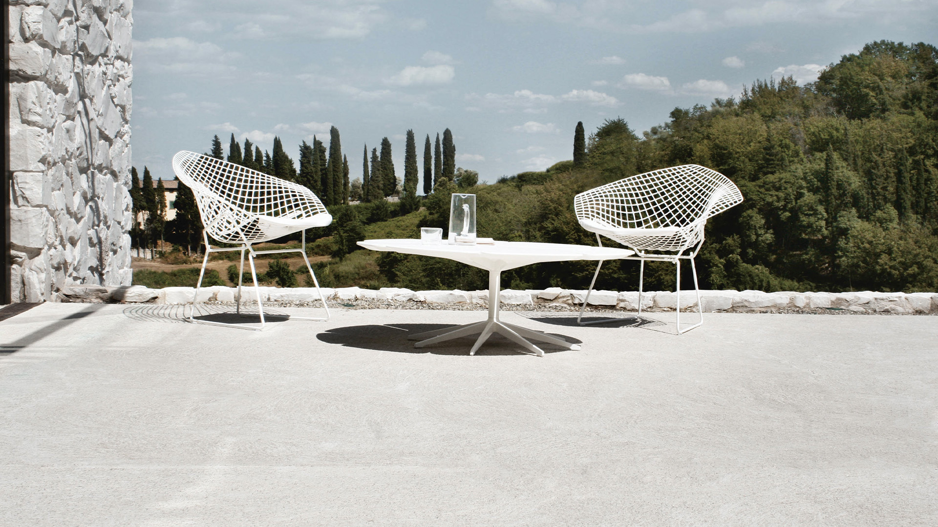 Bertoia Diamond Chair, White, Lifestyle