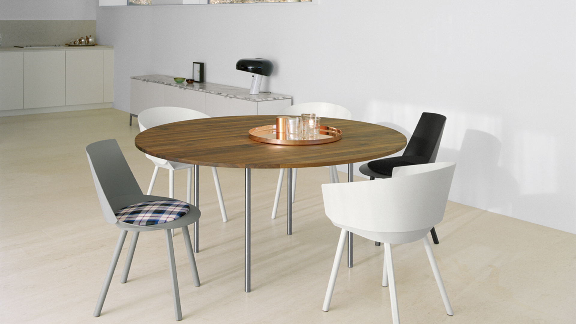 Anton Round Table, Lifestyle