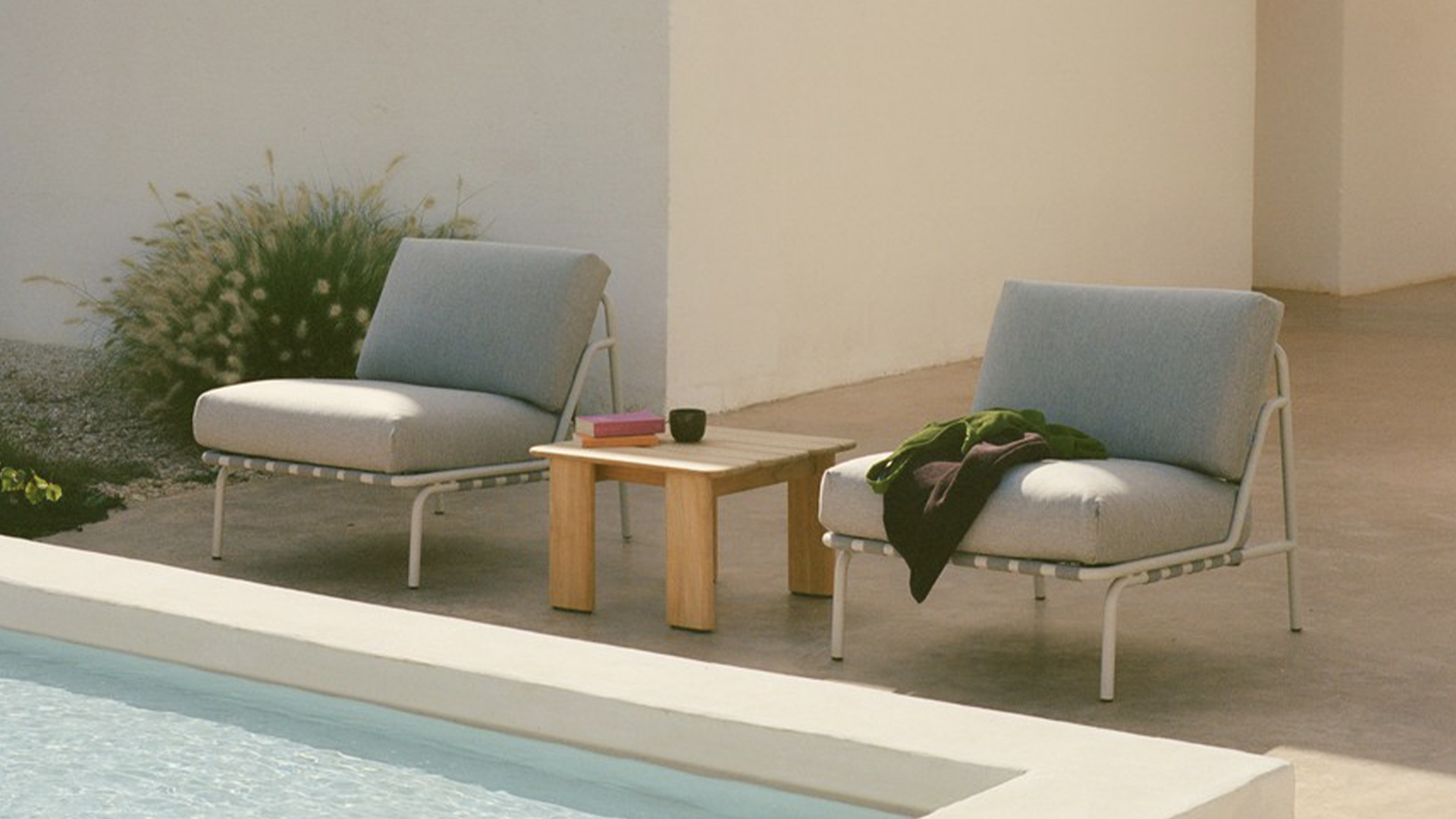 Settle Lounge Chair, Lifestyle