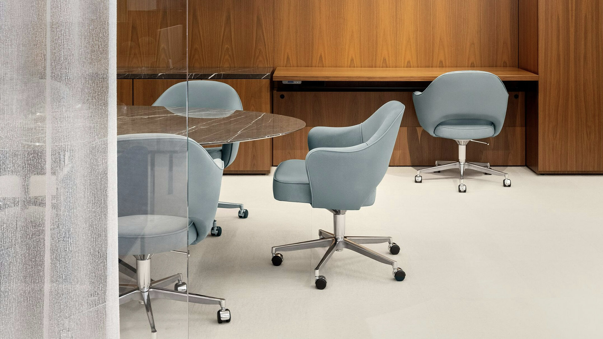 Saarinen Executive Office Armchair, Lifestyle