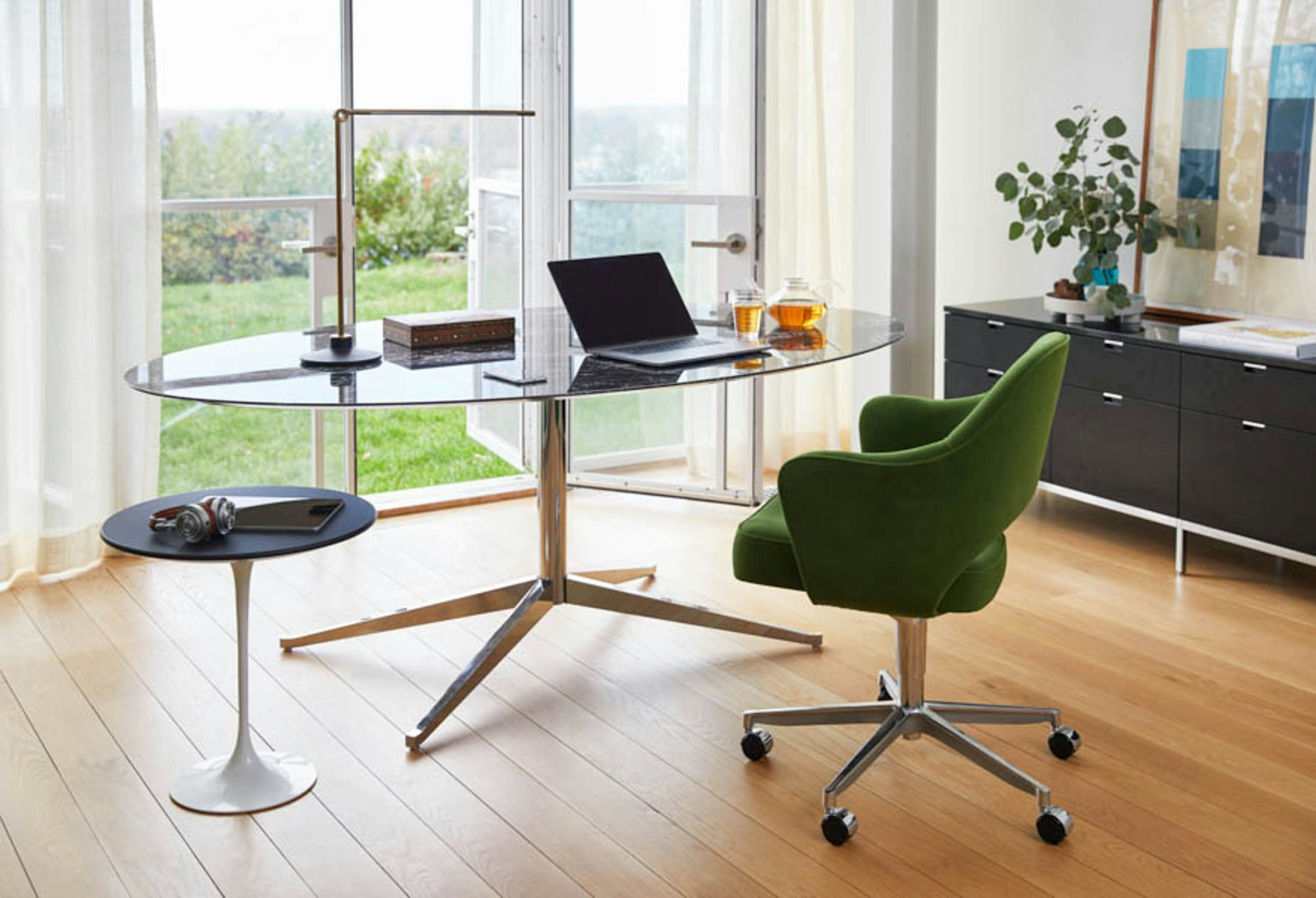Florence Knoll Table Desk, Lifestyle