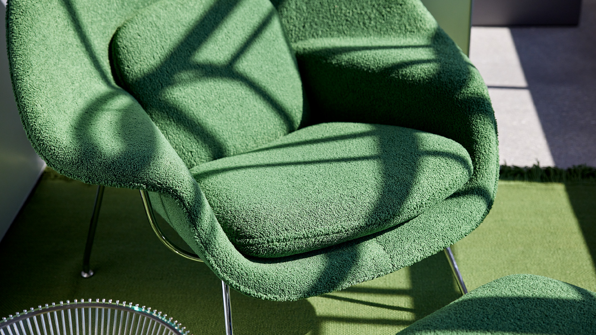 Womb Chair, Medium, Lifestyle