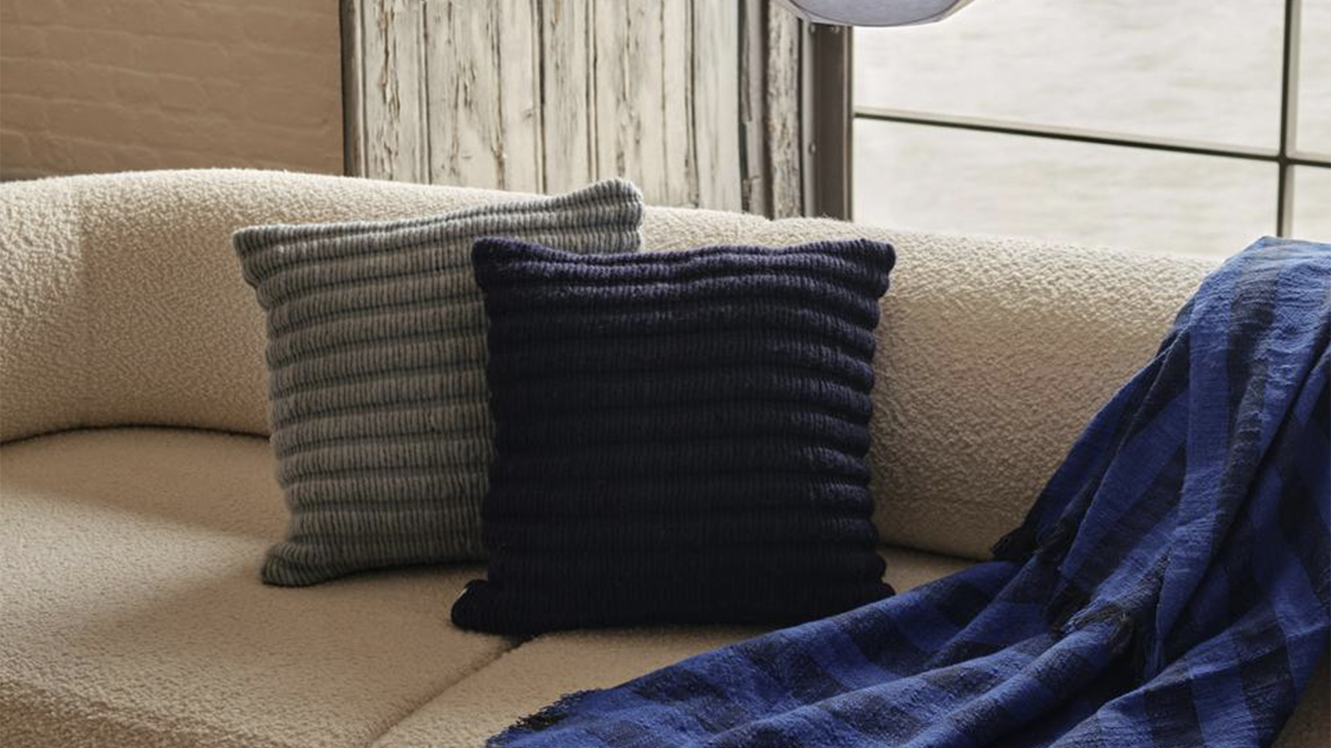 Ridge Cushion, Lifestyle