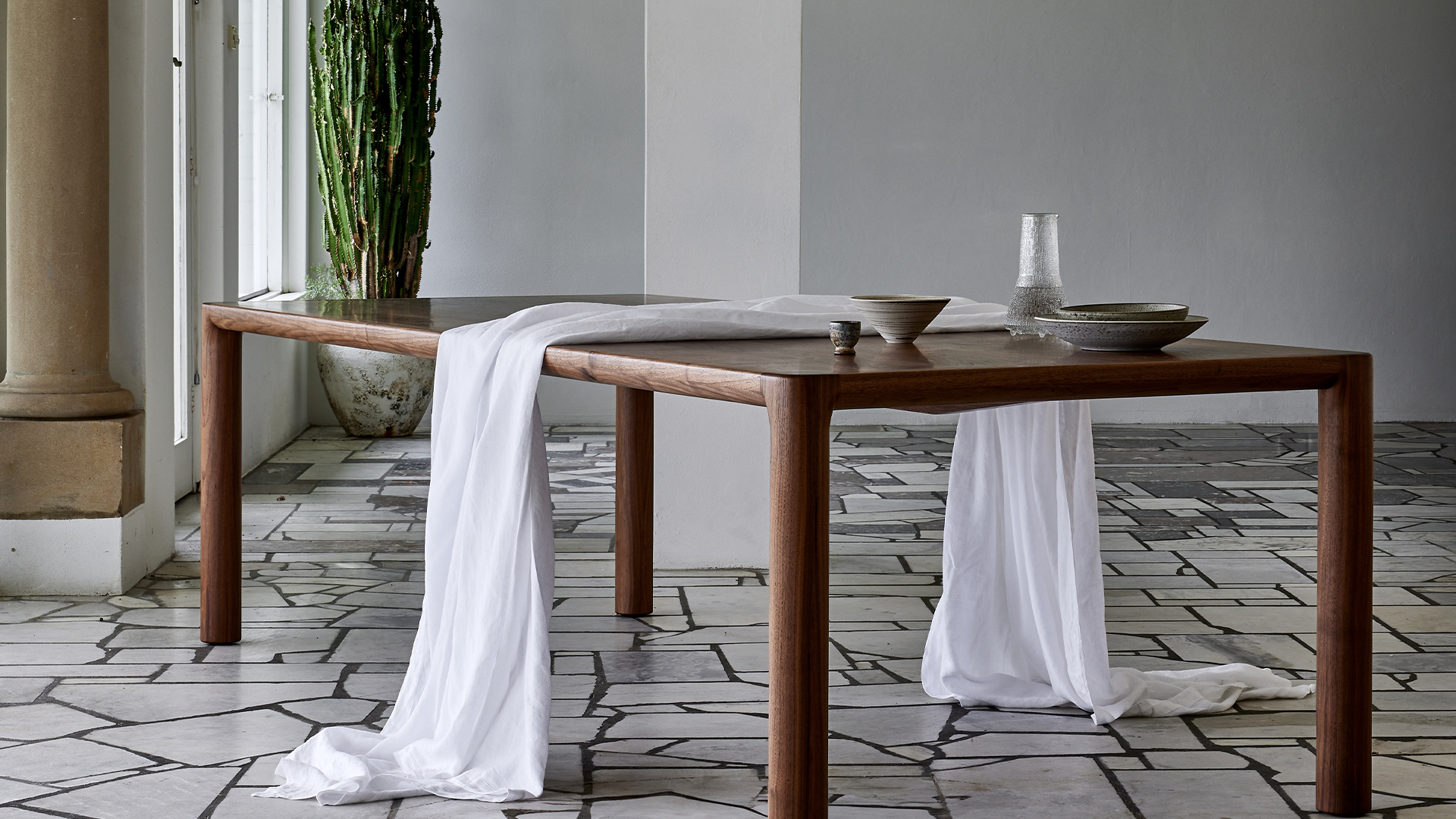 Palisade Dining Table, Lifestyle