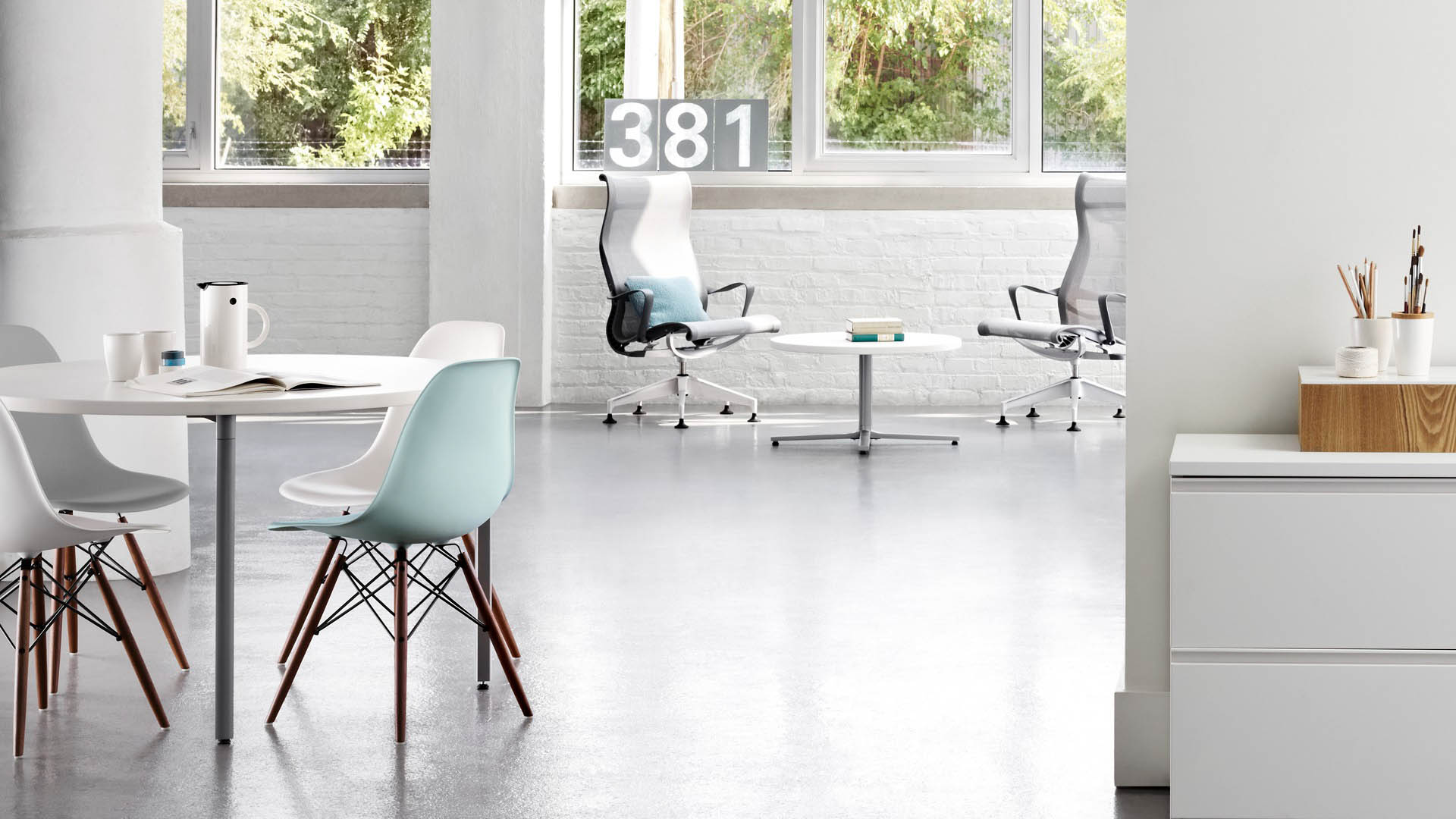 Eames Moulded Plastic Side Chair, Lifestyle