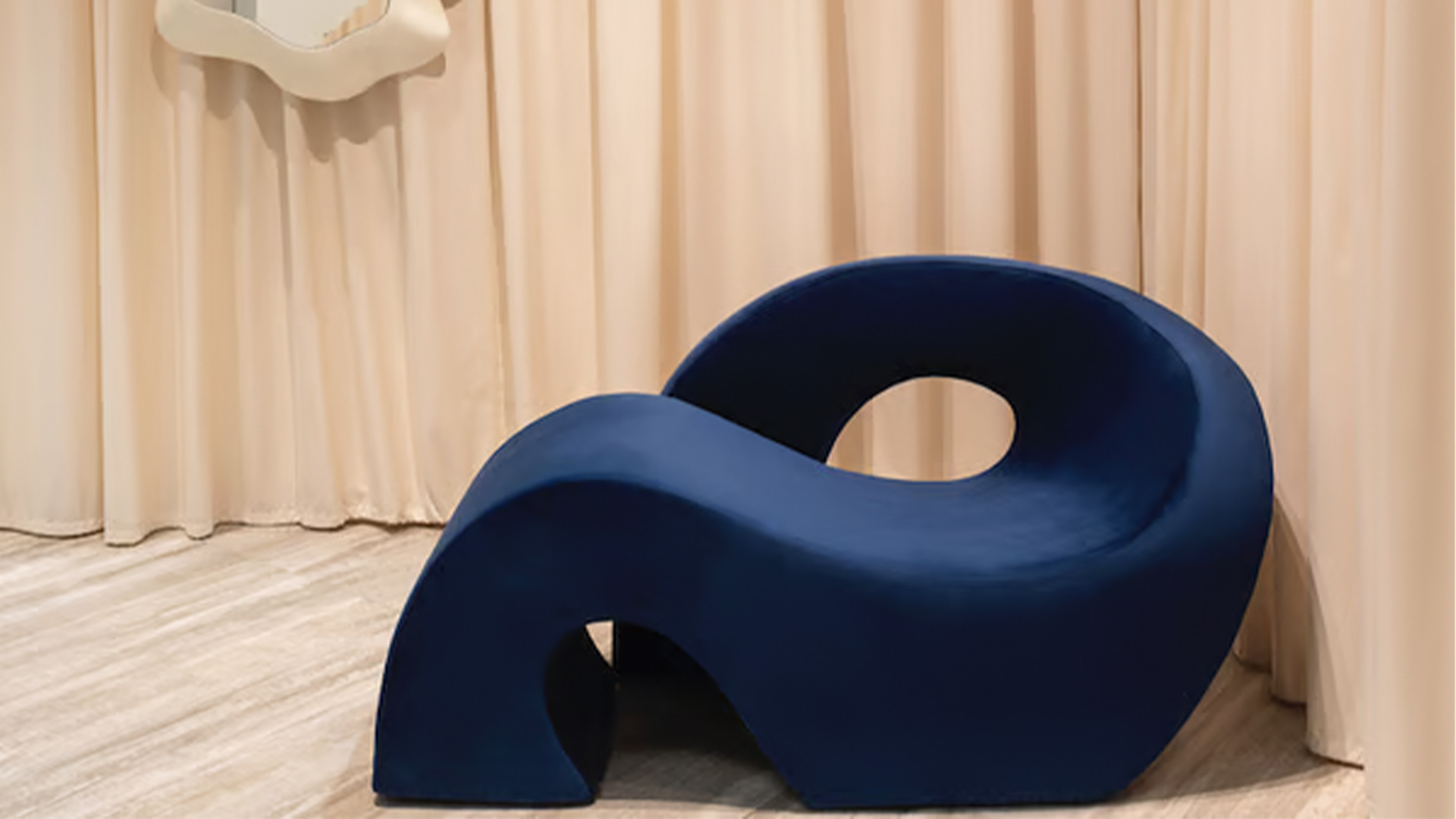 Sess Lounge Chair, Lifestyle