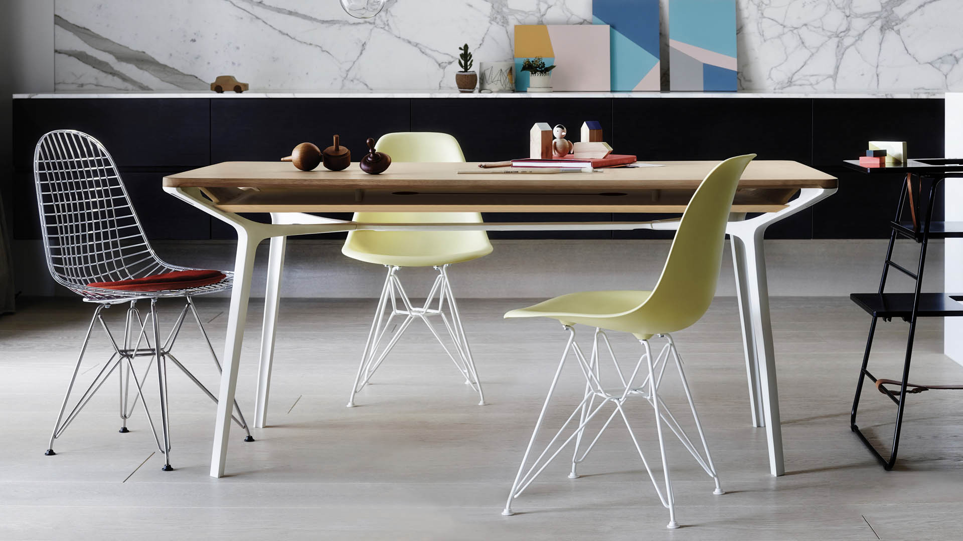Eames Moulded Plastic Side Chair, Lifestyle