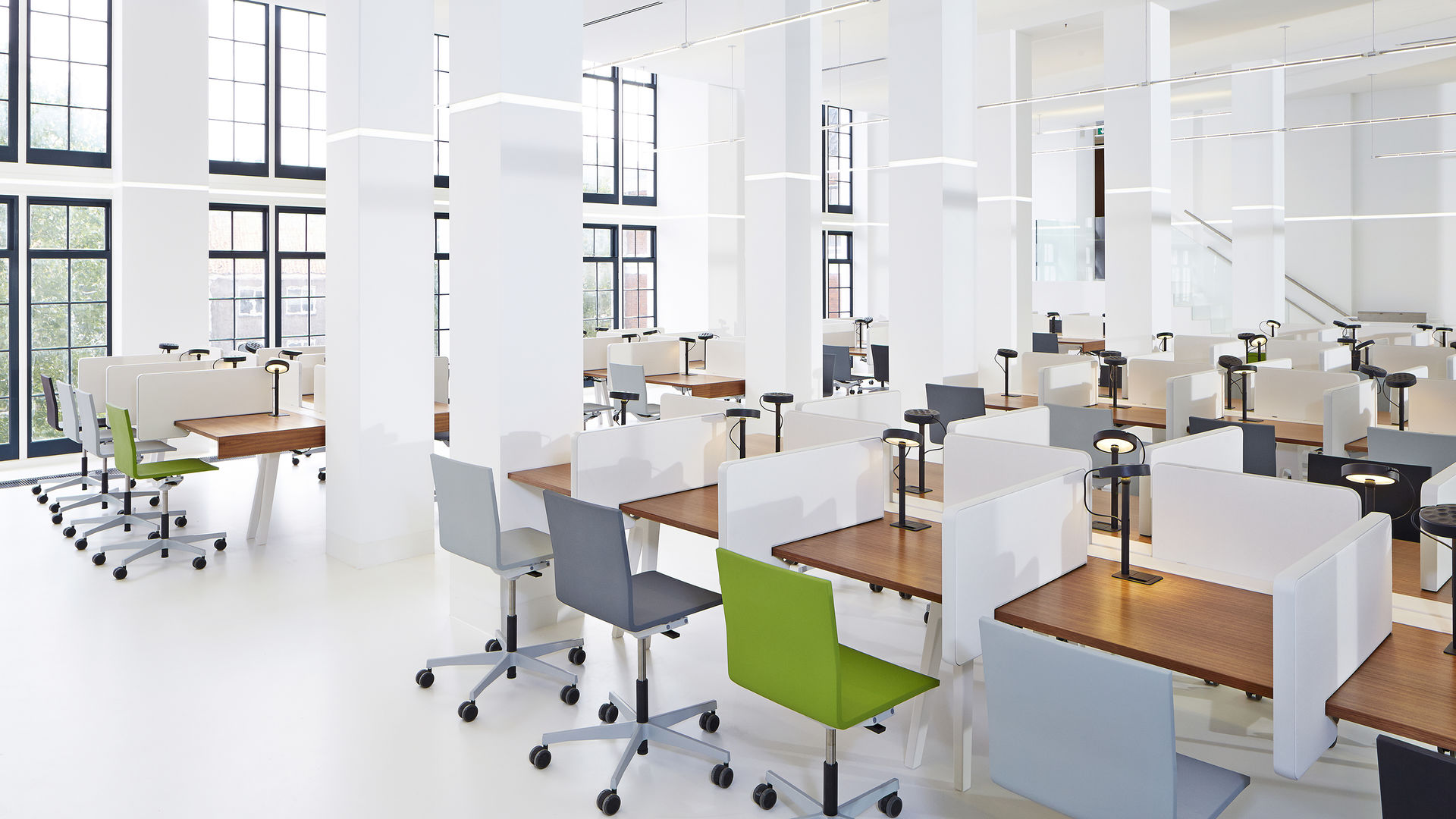 Vitra .04 Chair Living Edge